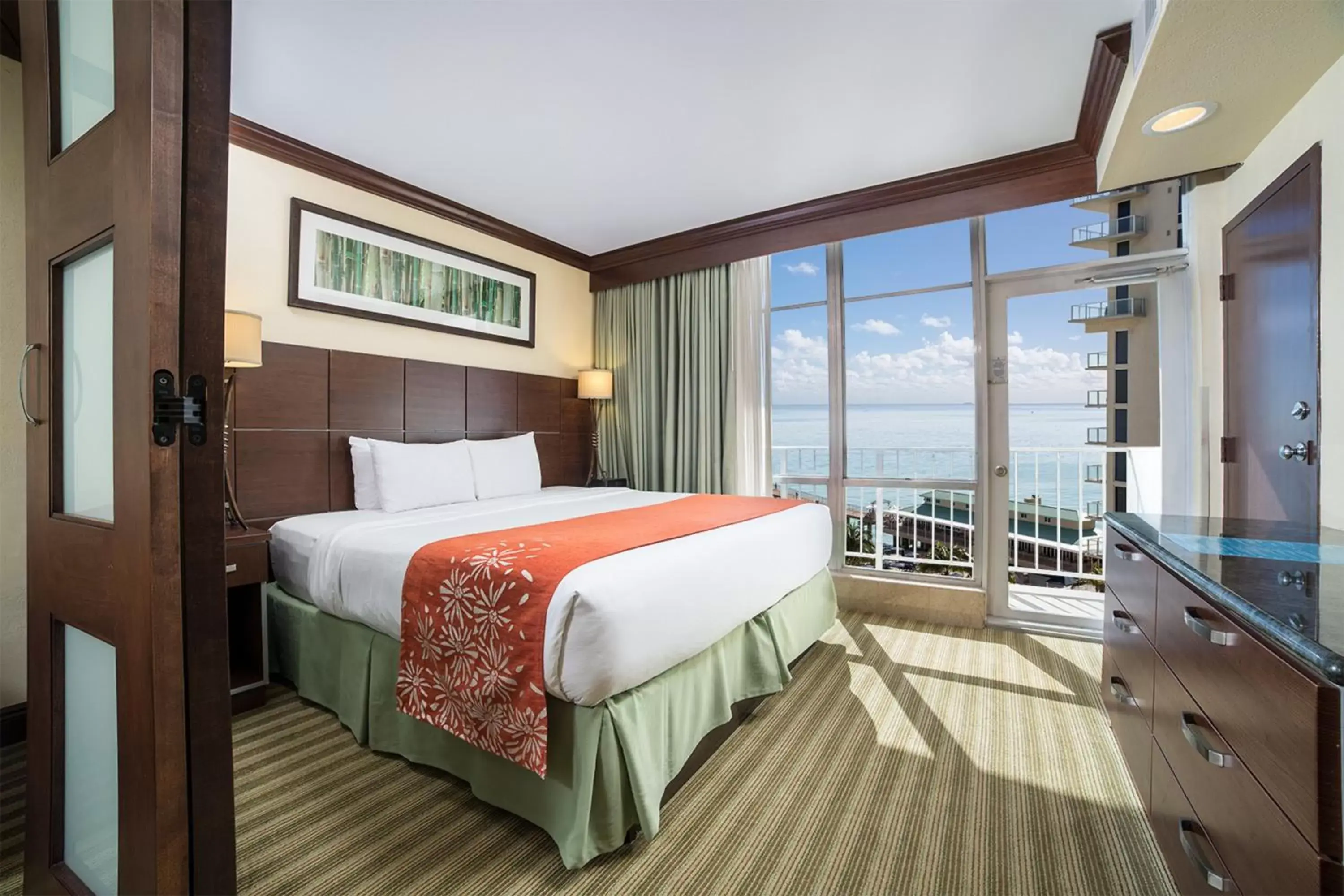 One-Bedroom Suite with Partial Ocean View in Newport Beachside Hotel & Resort