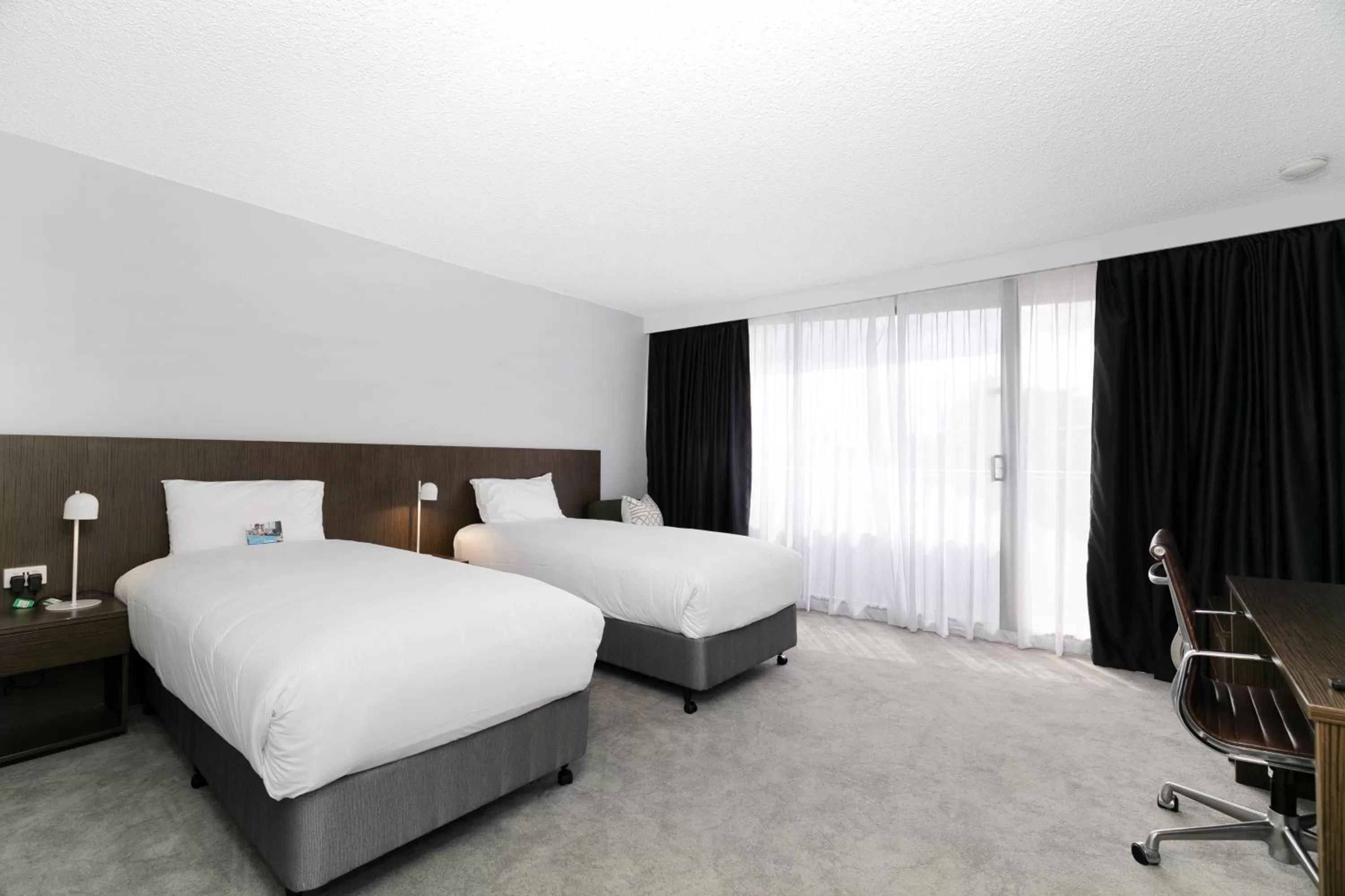 Bedroom, Bed in Mercure Brisbane Spring Hill