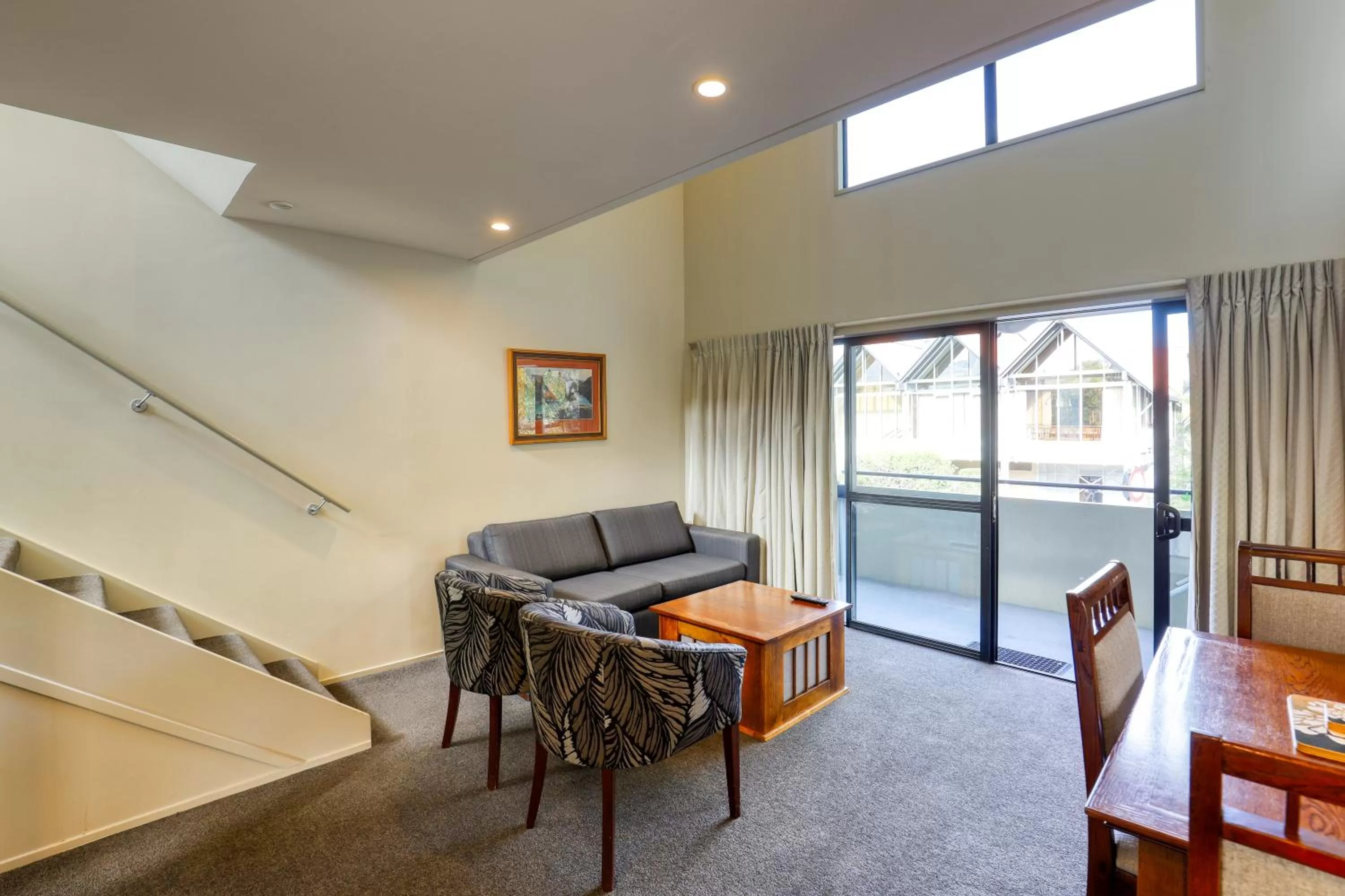 Living room in Garden Court Suites & Apartments