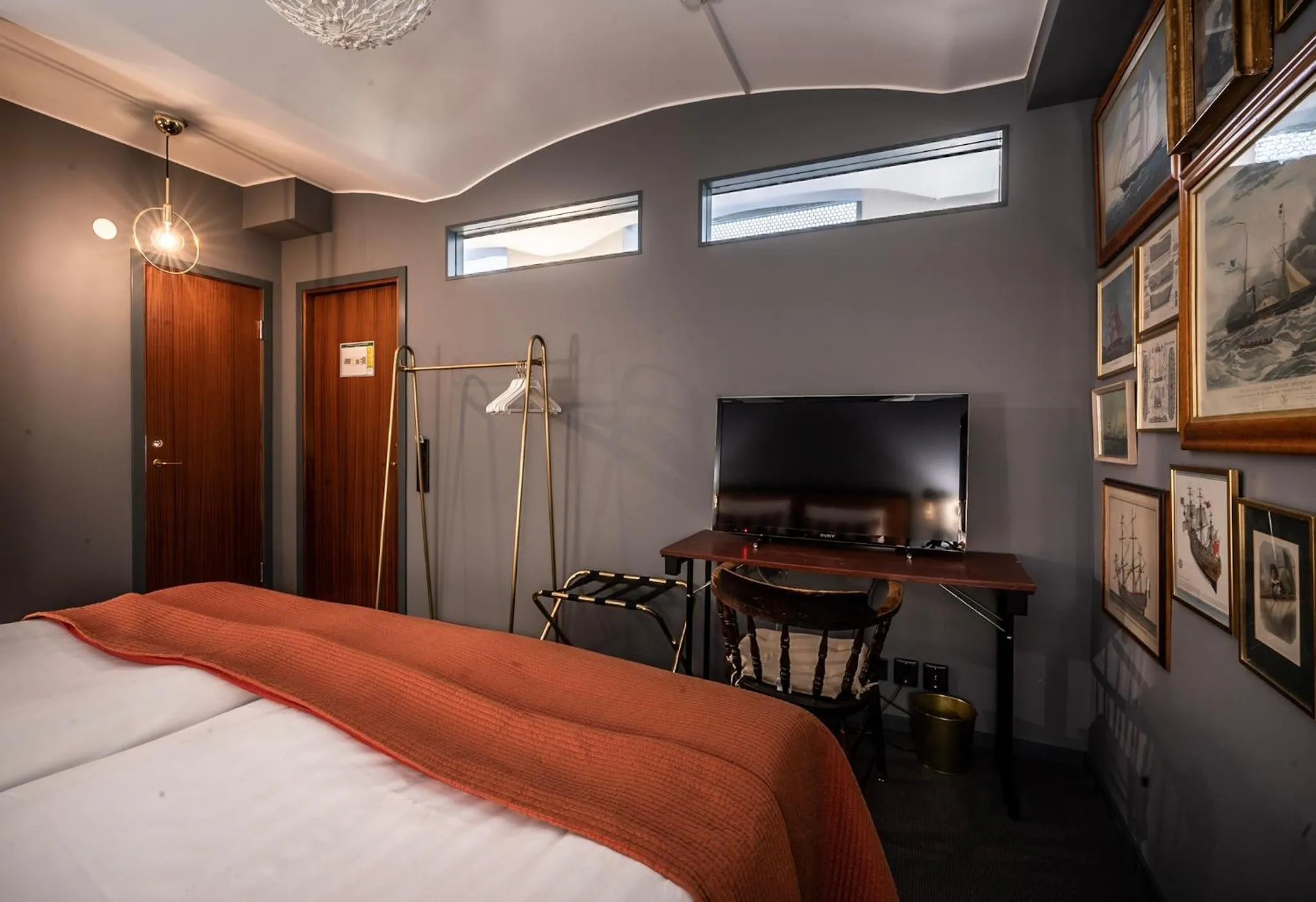 TV and multimedia, Bed in Lord Nelson Hotel