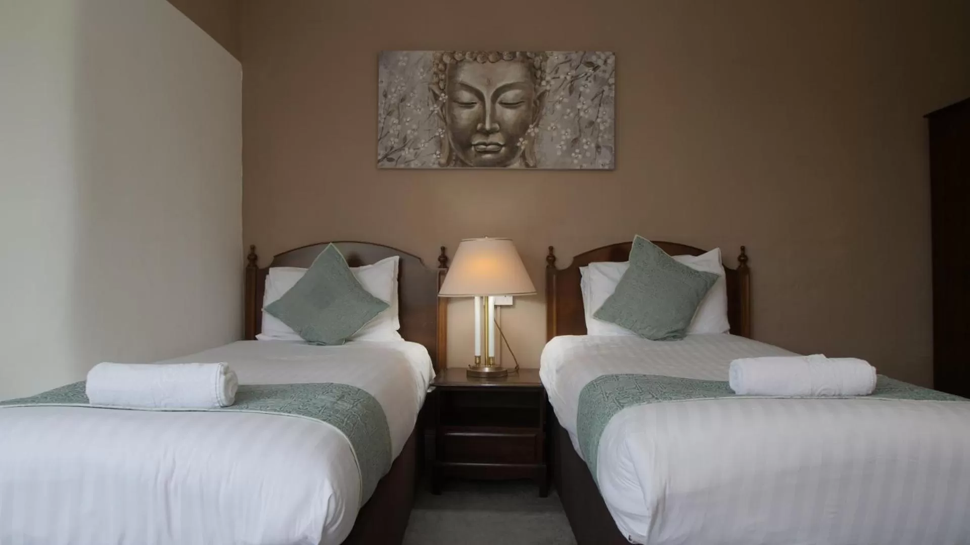 Bed in The Broadway Hotel