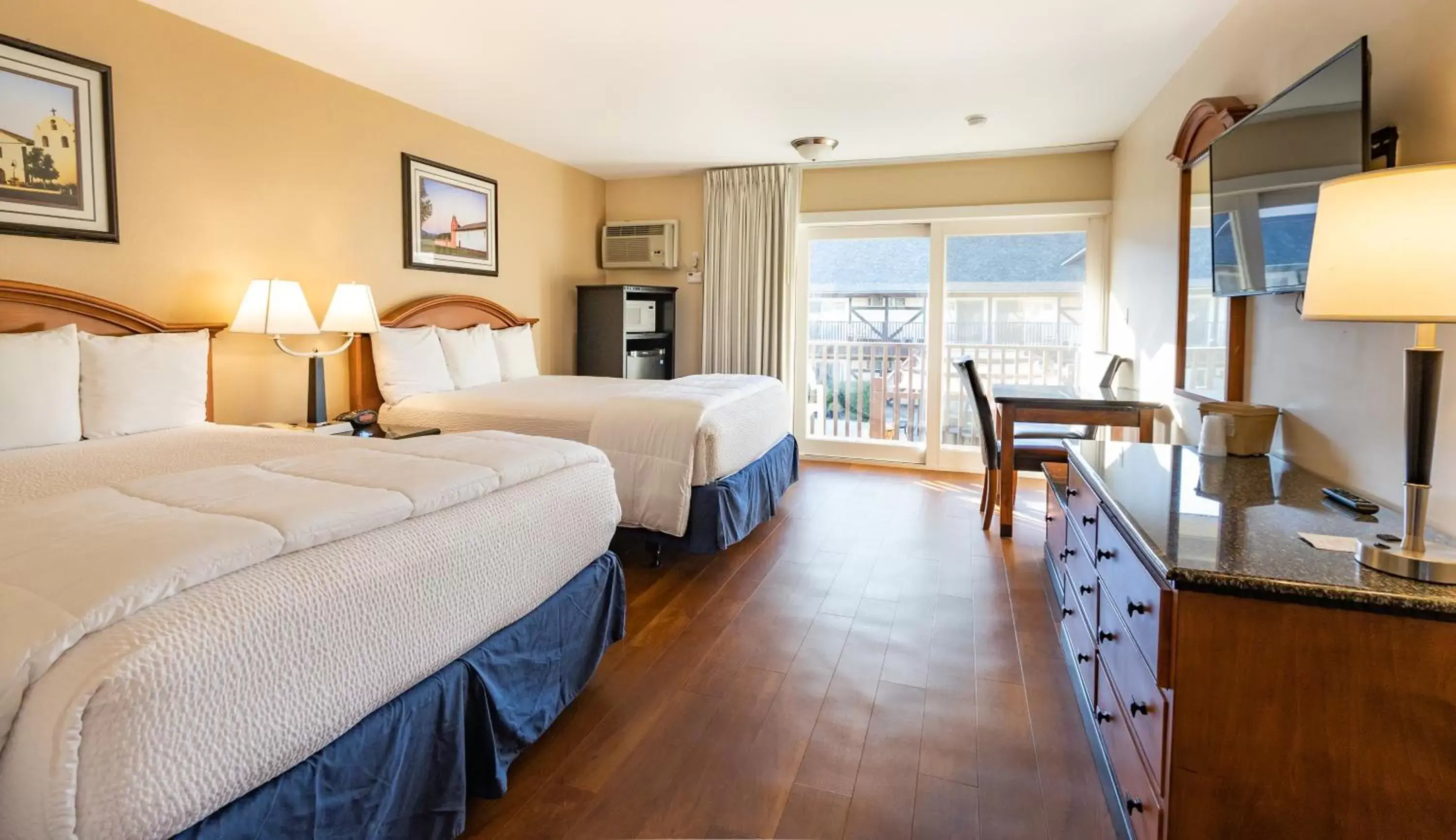 Bedroom in King Frederik Inn