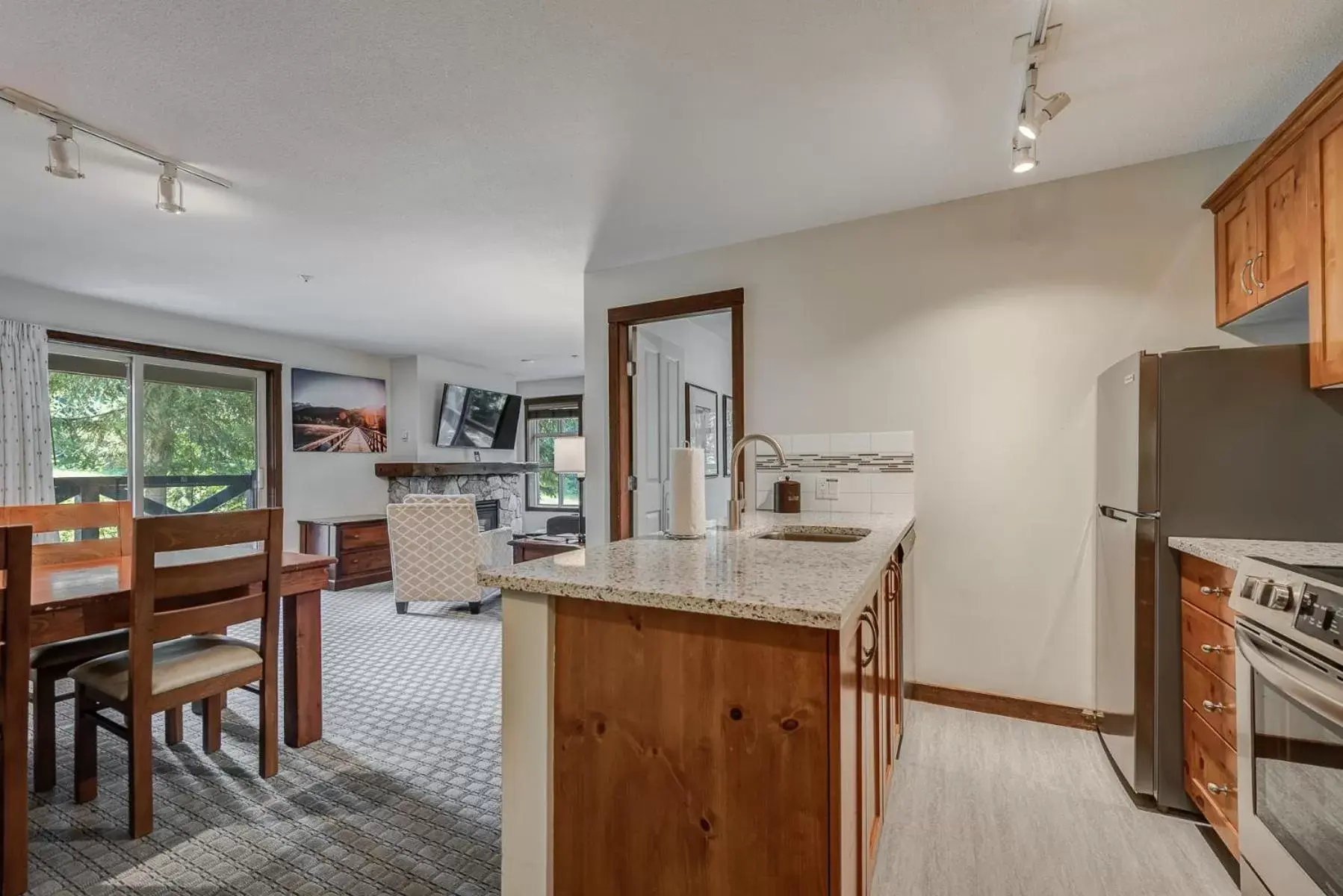 Kitchen or kitchenette, Kitchen/Kitchenette in Blackcomb Springs Suites by CLIQUE