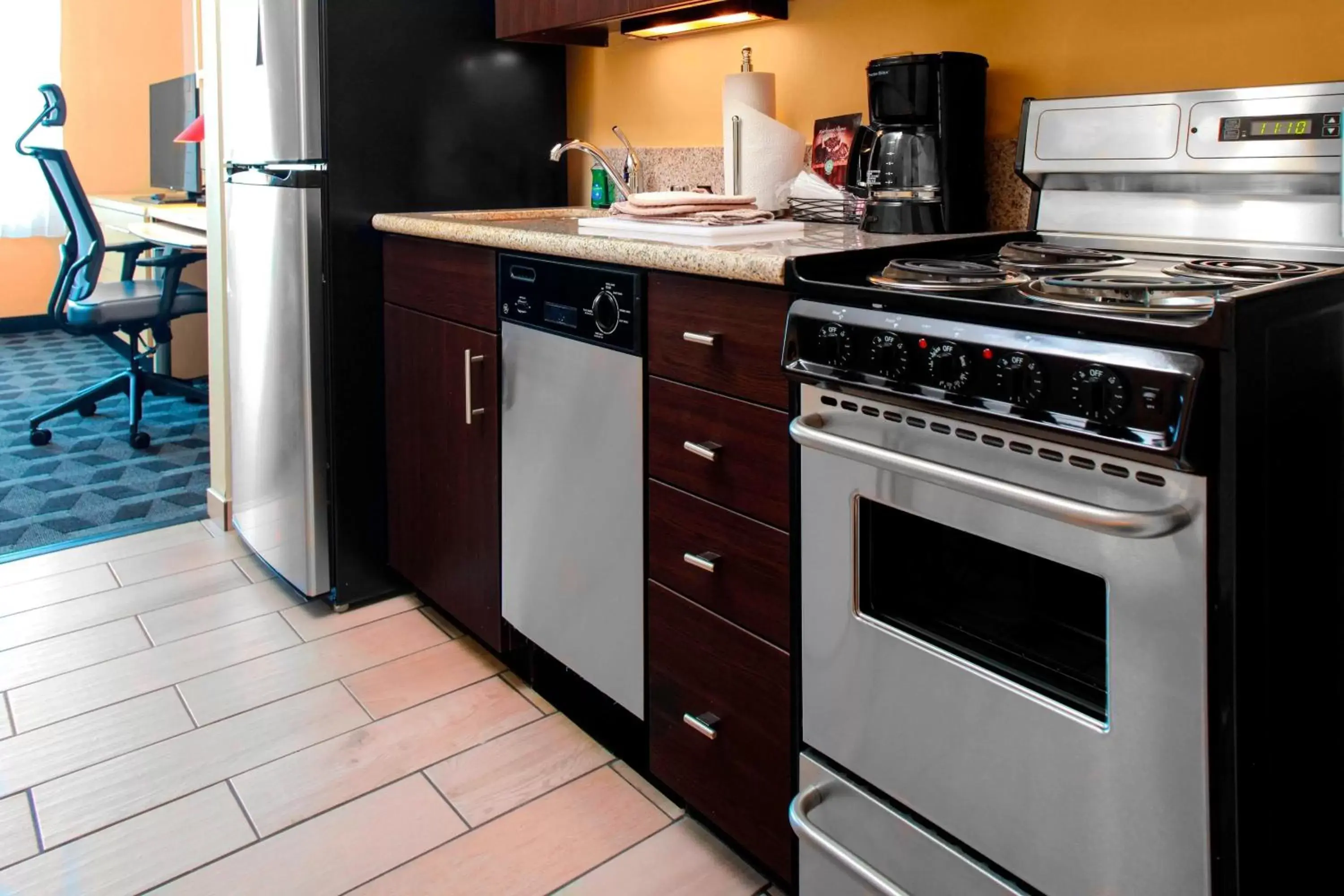 Kitchen or kitchenette, Kitchen/Kitchenette in TownePlace Suites by Marriott Bakersfield West