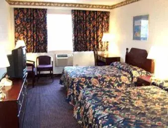Double Room with Two Double Beds- Non-Smoking in Howard Johnson by Wyndham Pikesville