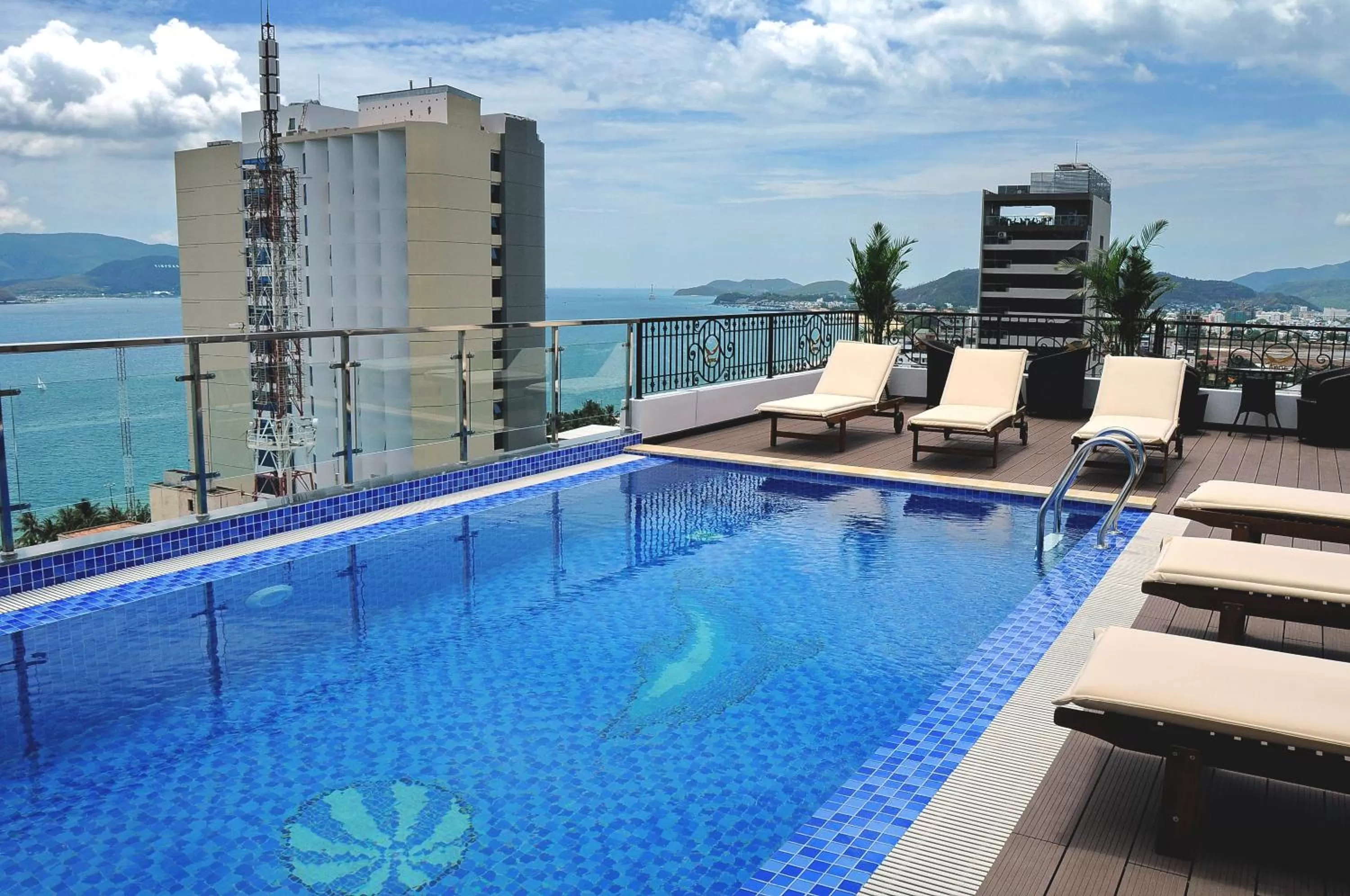 Swimming pool in Apus Hotel