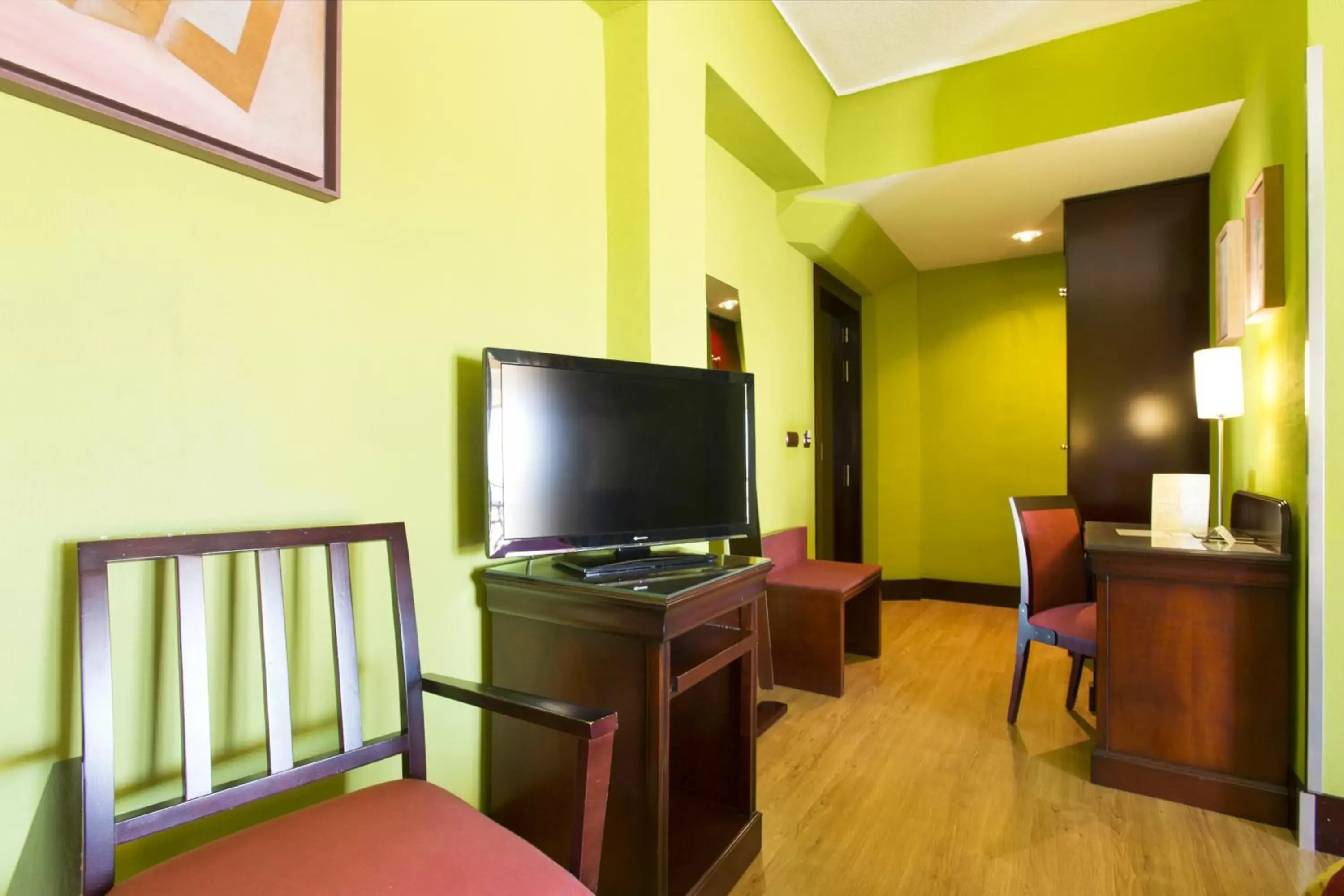TV and multimedia, TV/Entertainment Center in Hotel Carlos V