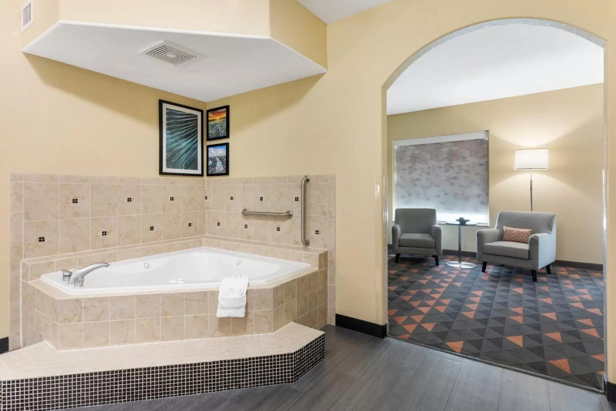 Bedroom, Bathroom in Holiday Inn Hotel & Suites Waco Northwest, an IHG Hotel
