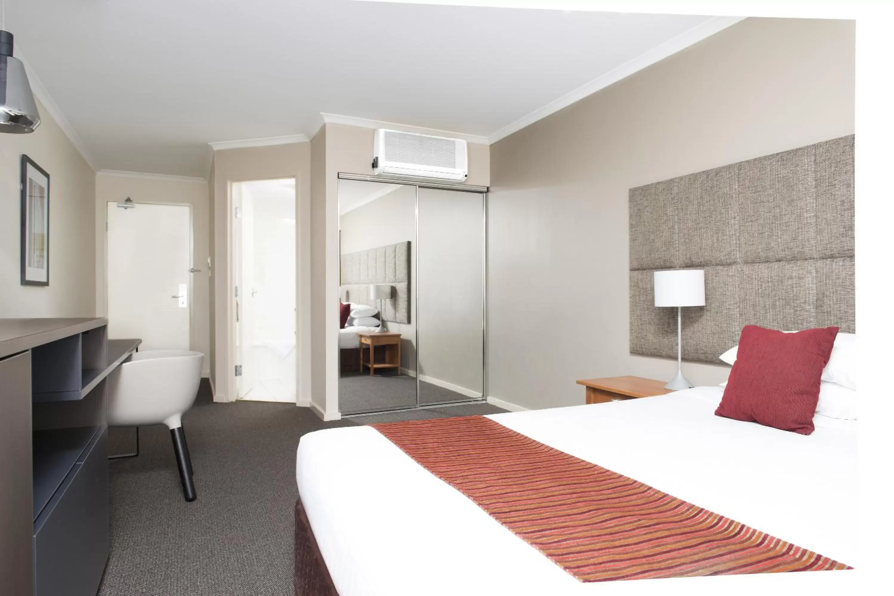 Bedroom, Bed in Mantra on Northbourne