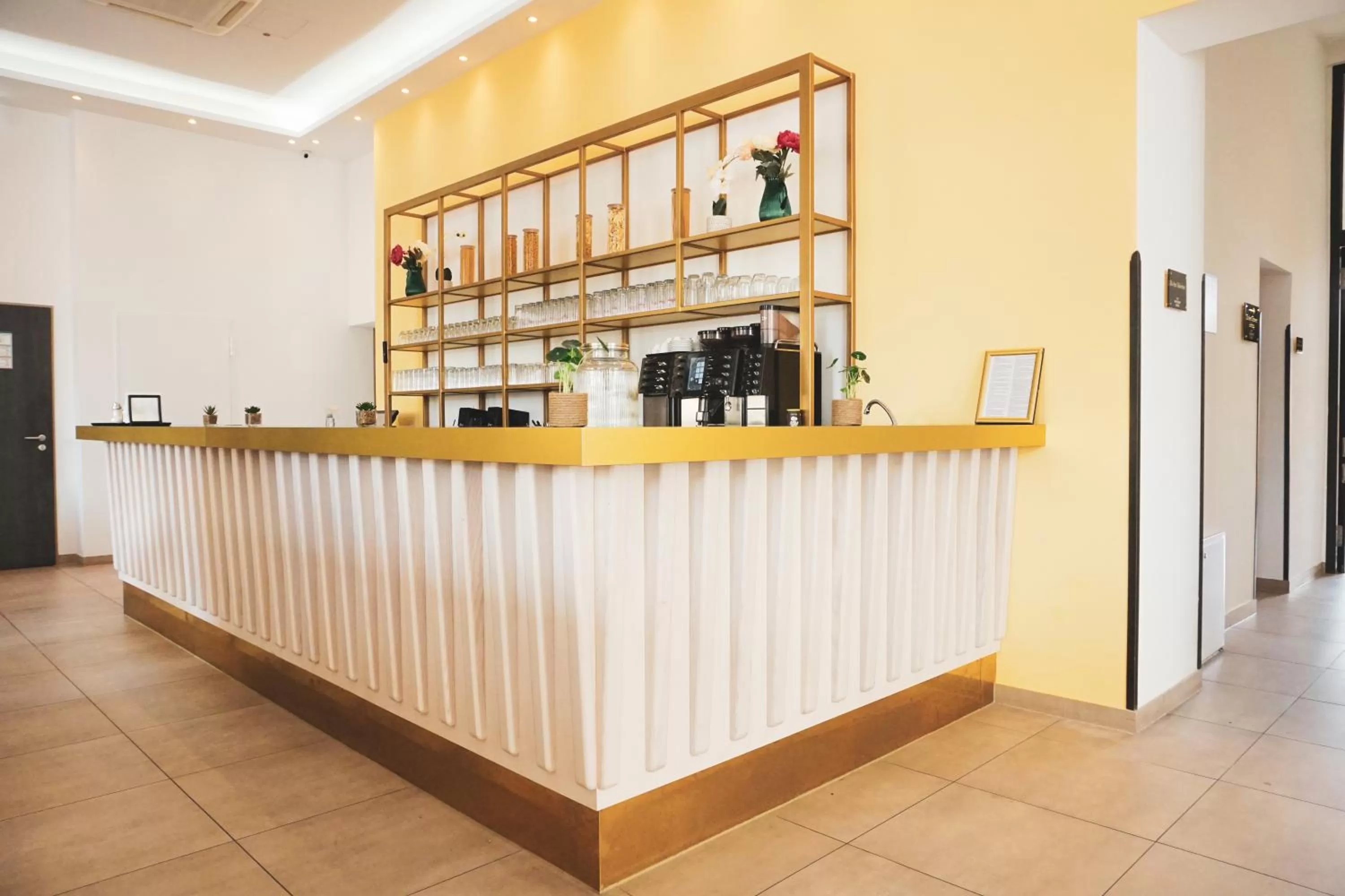 Lounge or bar in The Monument Hotel - BW Signature Collection