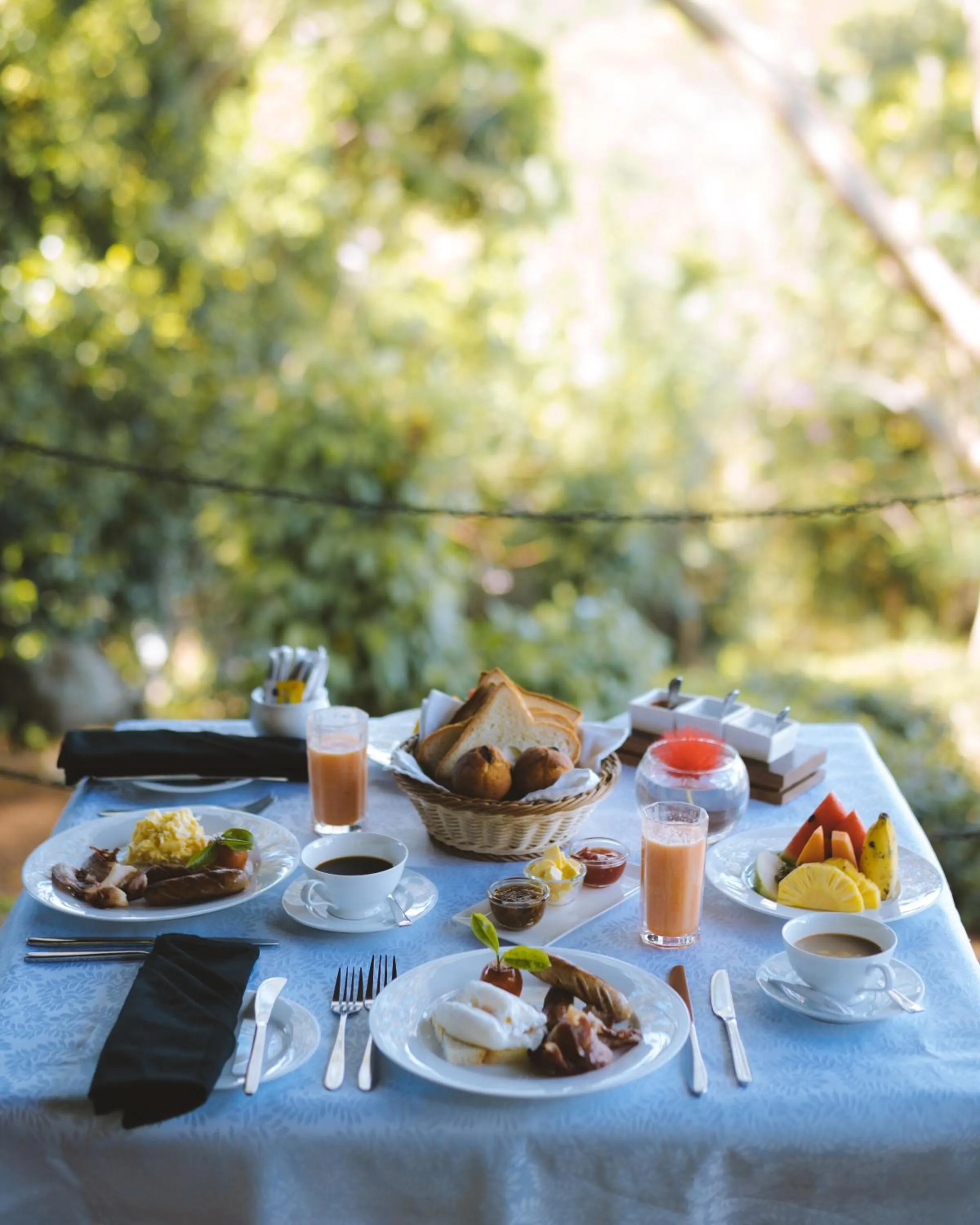 Breakfast in Mountbatten Bungalow- Thema Collection