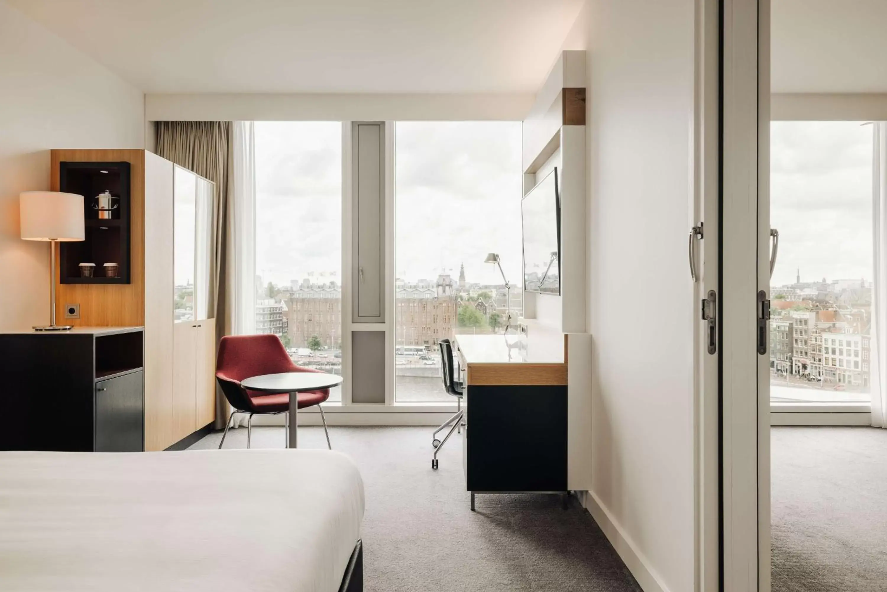 Bedroom in DoubleTree by Hilton Amsterdam Centraal Station