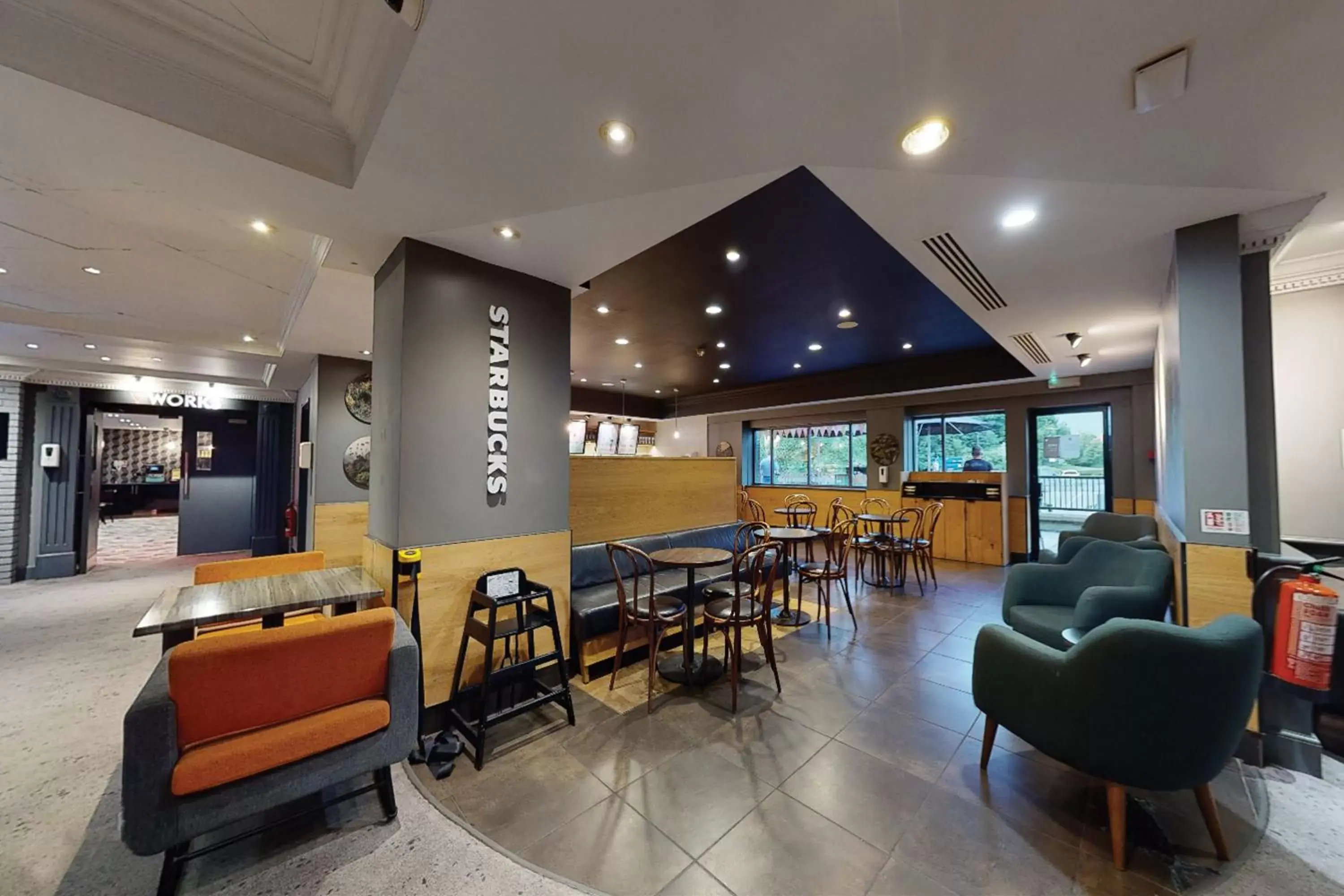 Restaurant/places to eat, Lounge/Bar in Village Hotel Leeds North