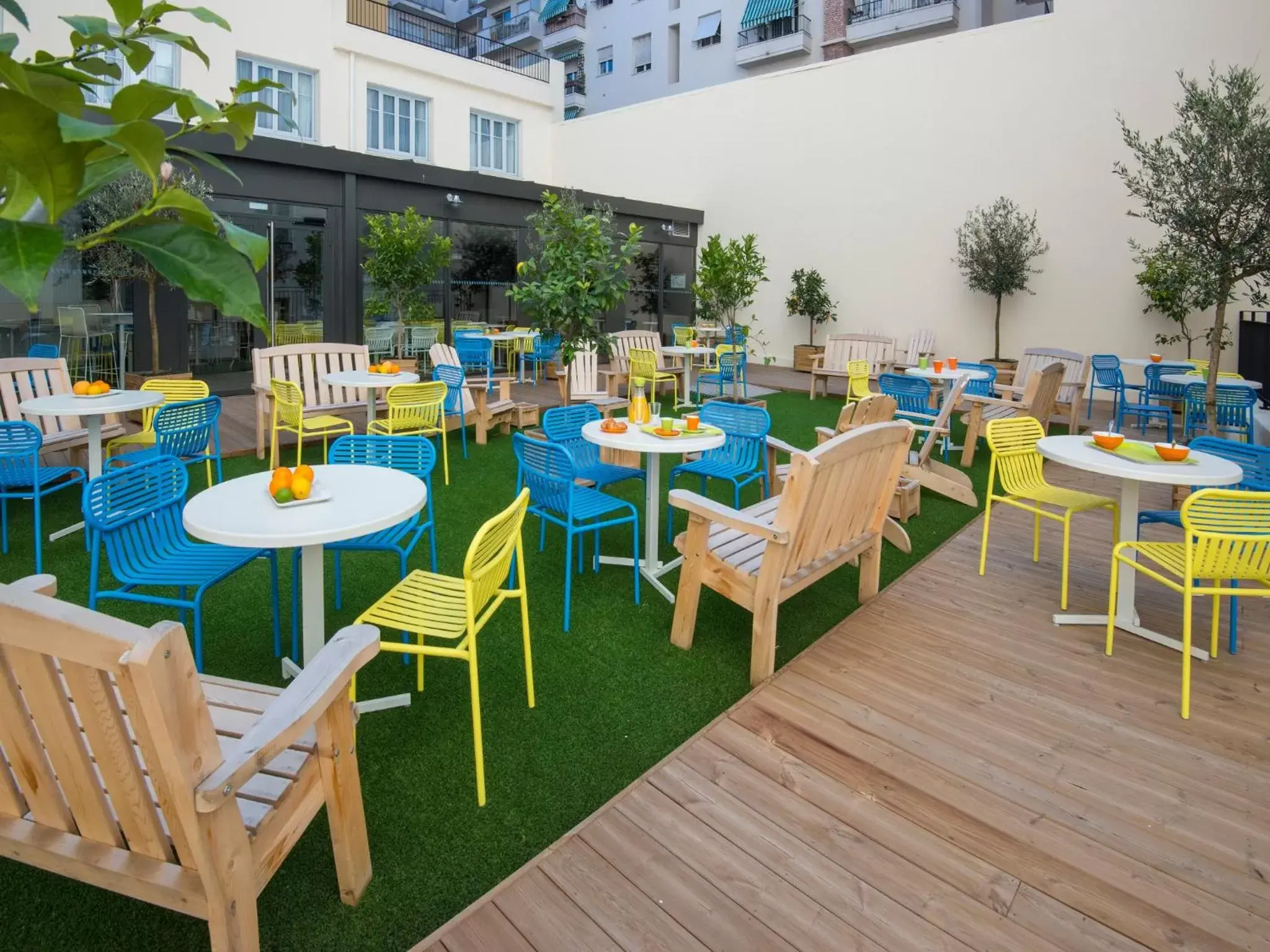 Patio, Restaurant/Places to Eat in Ibis Styles Nice Centre Gare