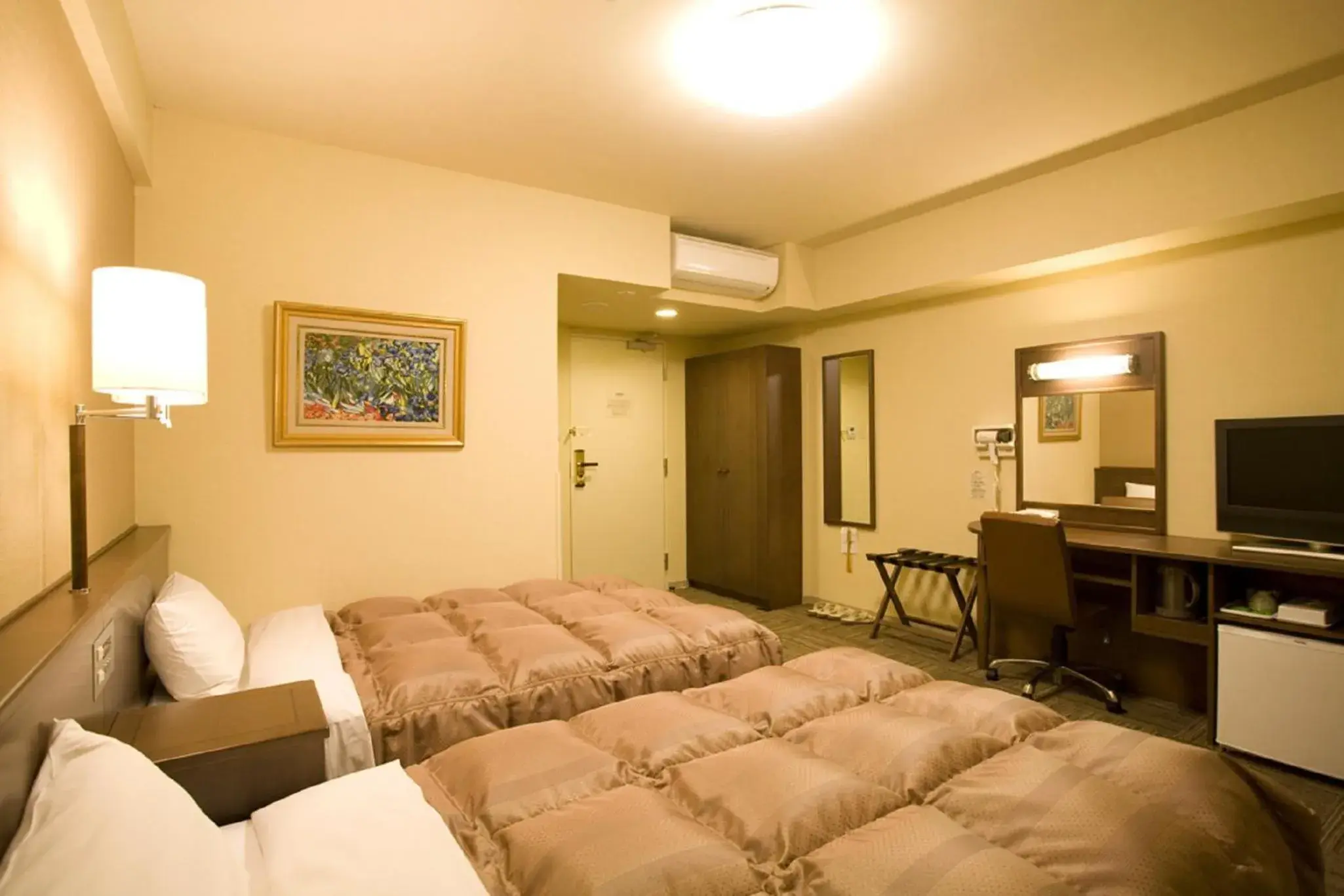 Bed in Hotel Route-Inn Omagari Ekimae