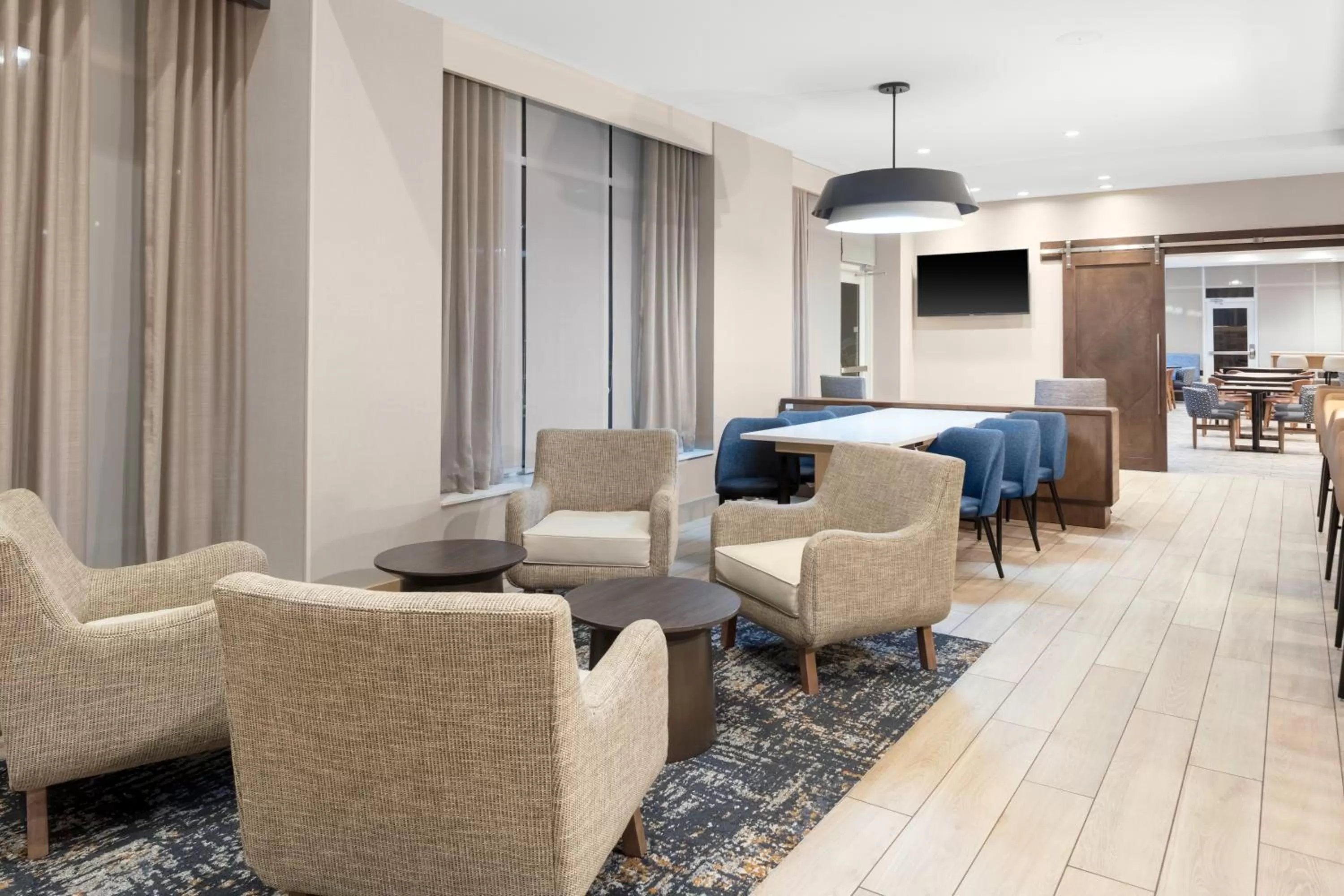 Seating area in Hyatt Place Charlotte University