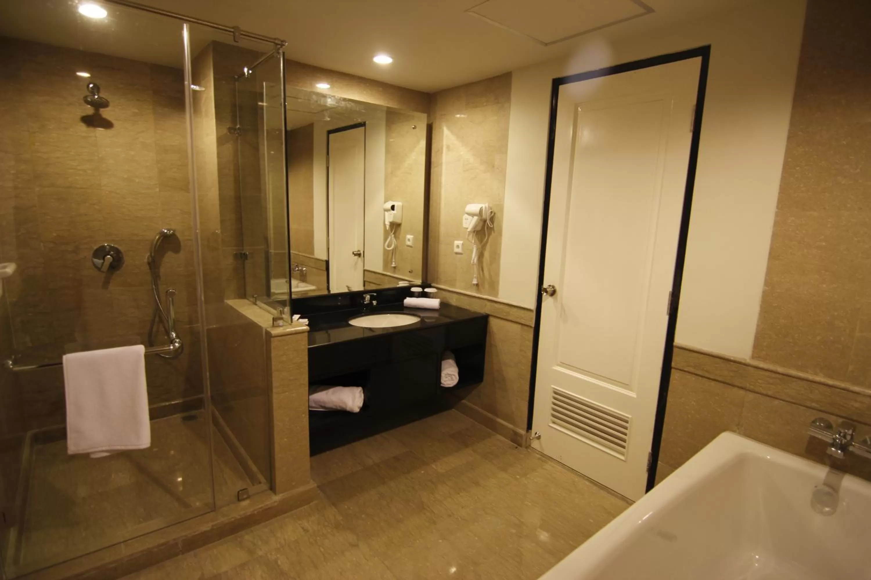 Bathroom in Hotel Diradja