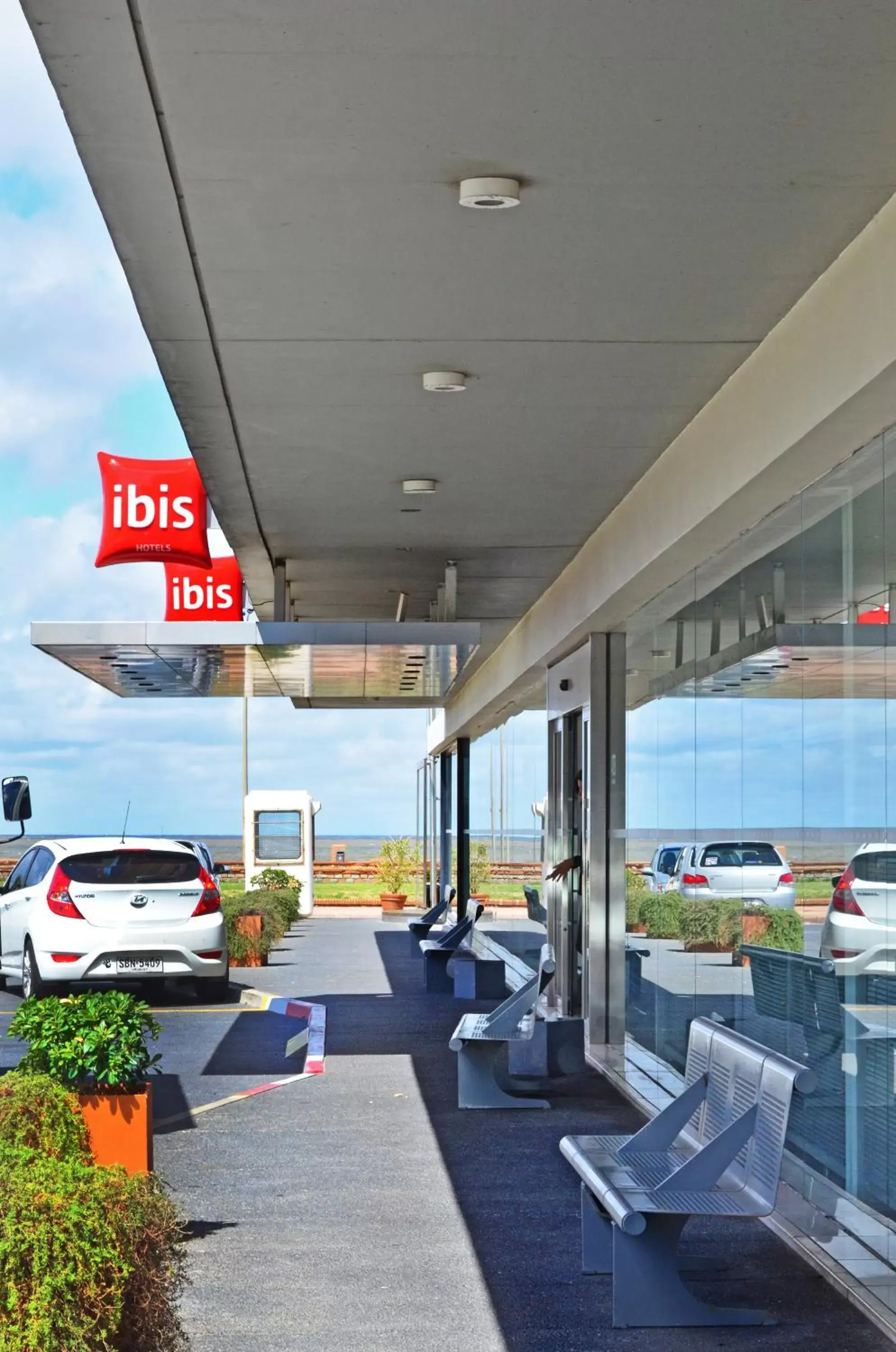 Facade/entrance in ibis Montevideo Rambla