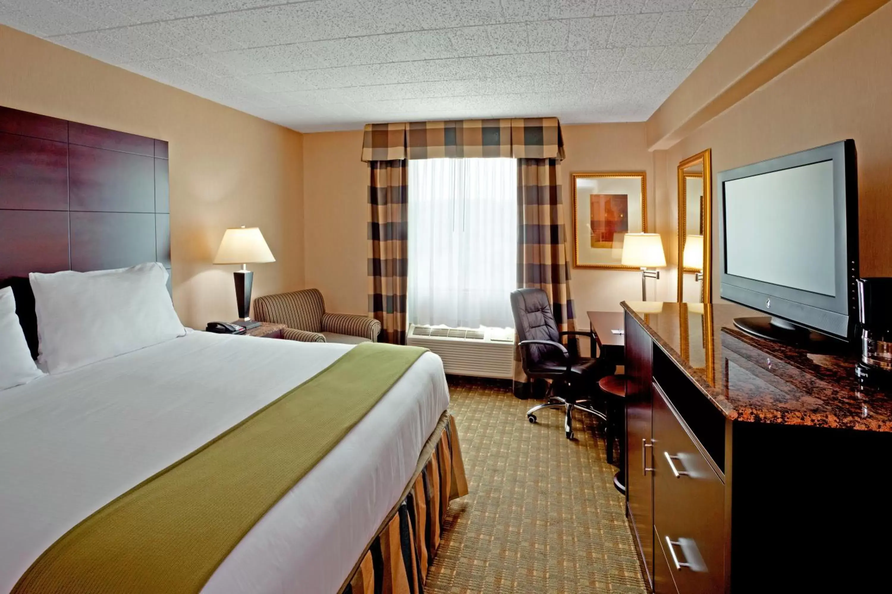 Bed in Days Hotel by Wyndham North Bergen