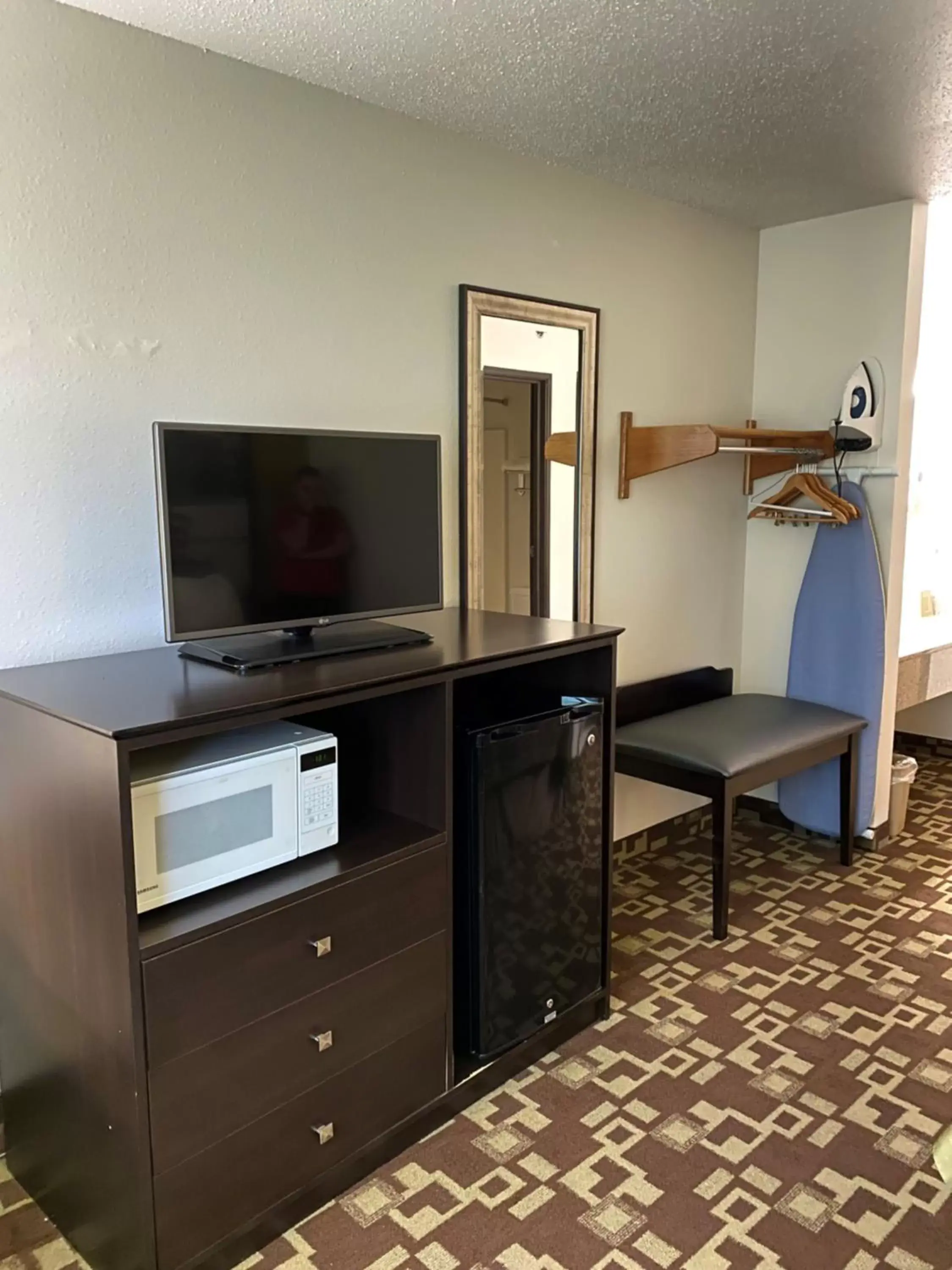 TV/Entertainment Center in Super 8 by Wyndham Independence