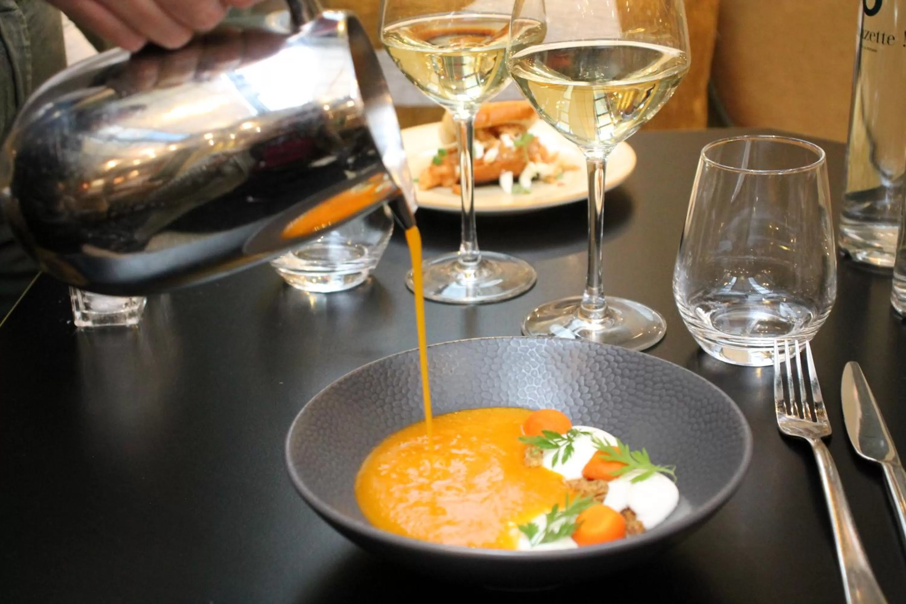 Restaurant/places to eat in Nest Hotel Paris la Défense - MGallery Collection