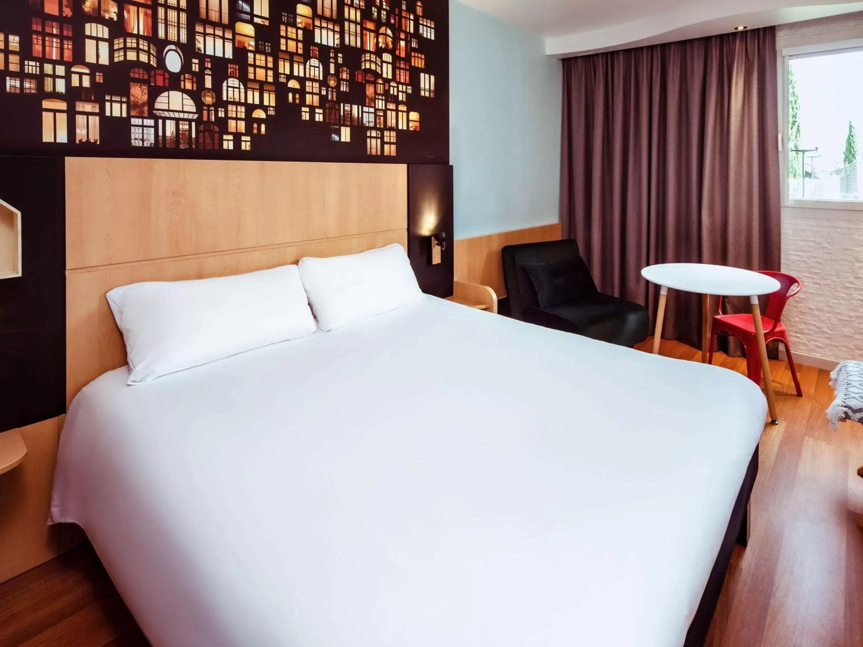 Photo of the whole room, Bed in ibis Macon Sud Crêches Photo of the whole room, Bed in ibis Macon Sud Crêches