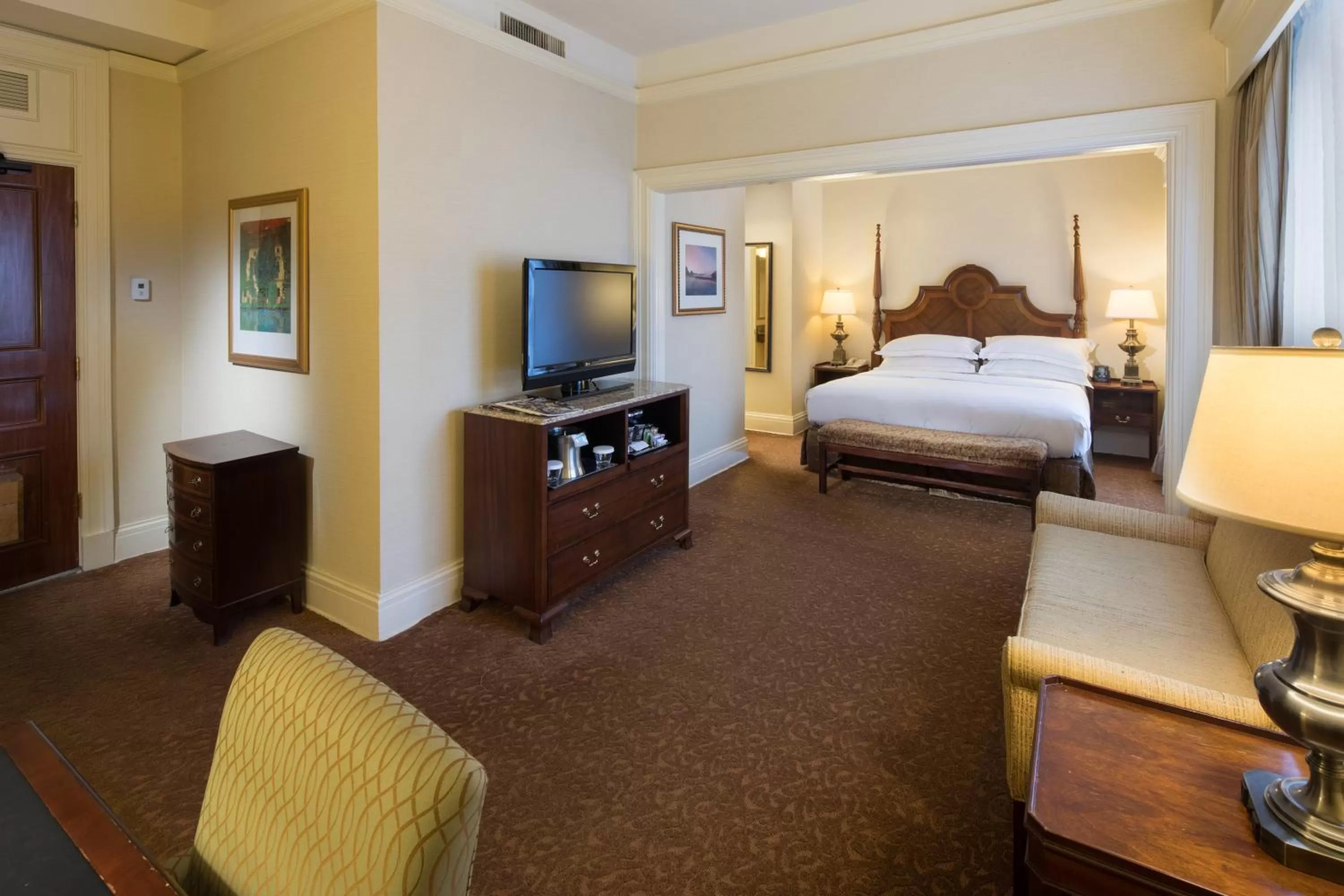 Bedroom, Bed in The Seelbach Hilton Louisville