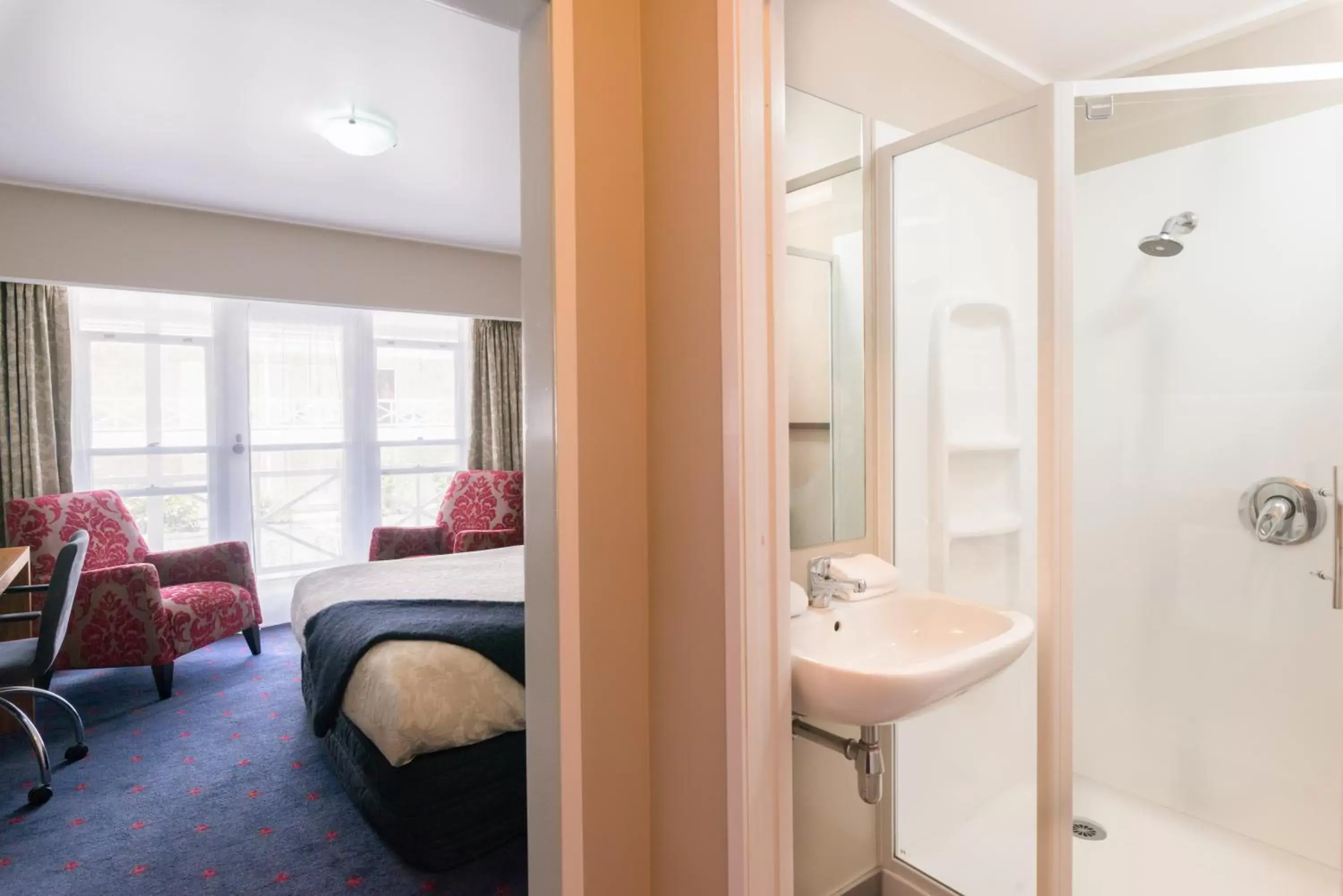 Bathroom in Discovery Settlers Hotel