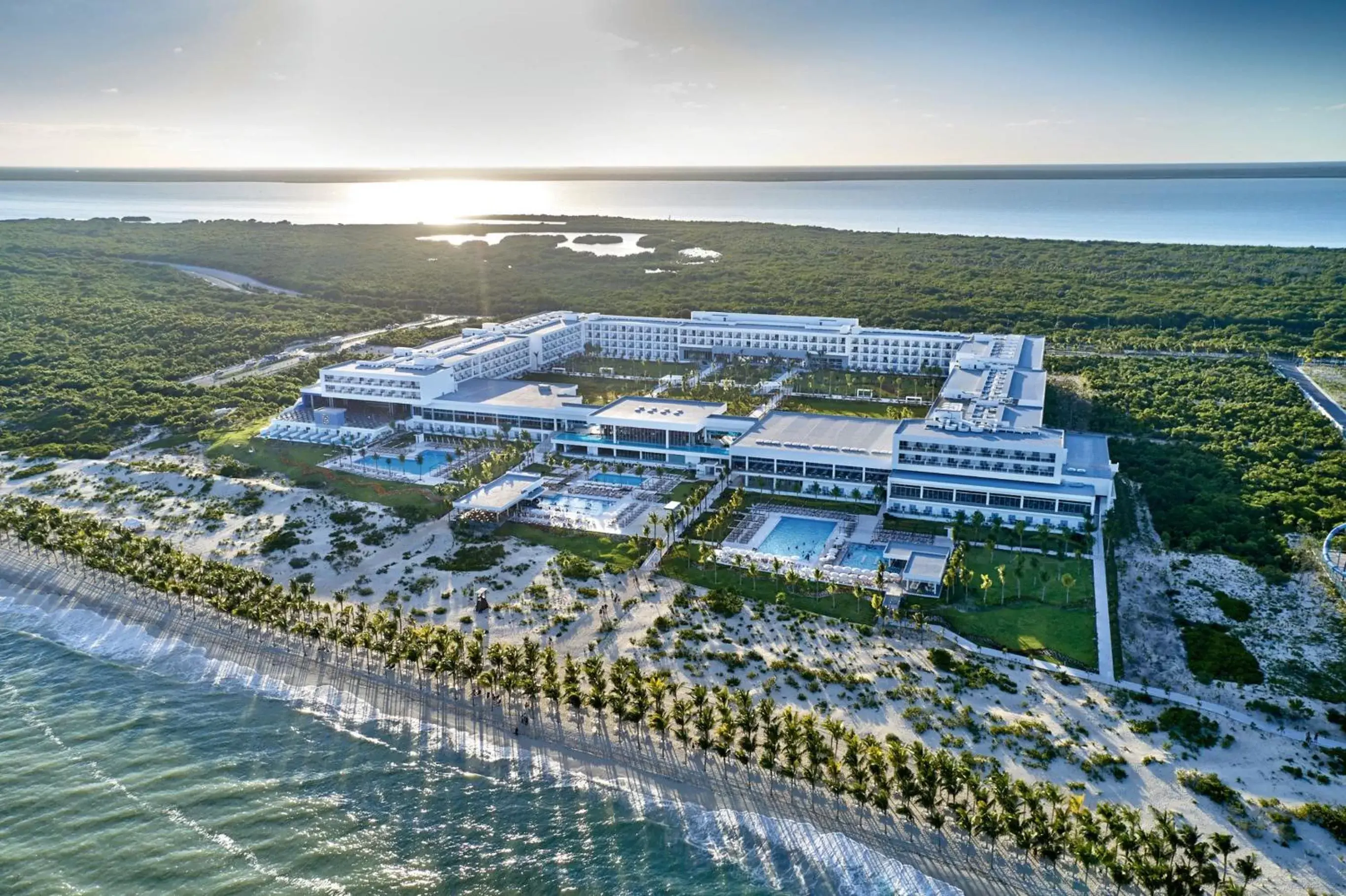 Property building, Bird's-eye View in Riu Palace Costa Mujeres - All Inclusive