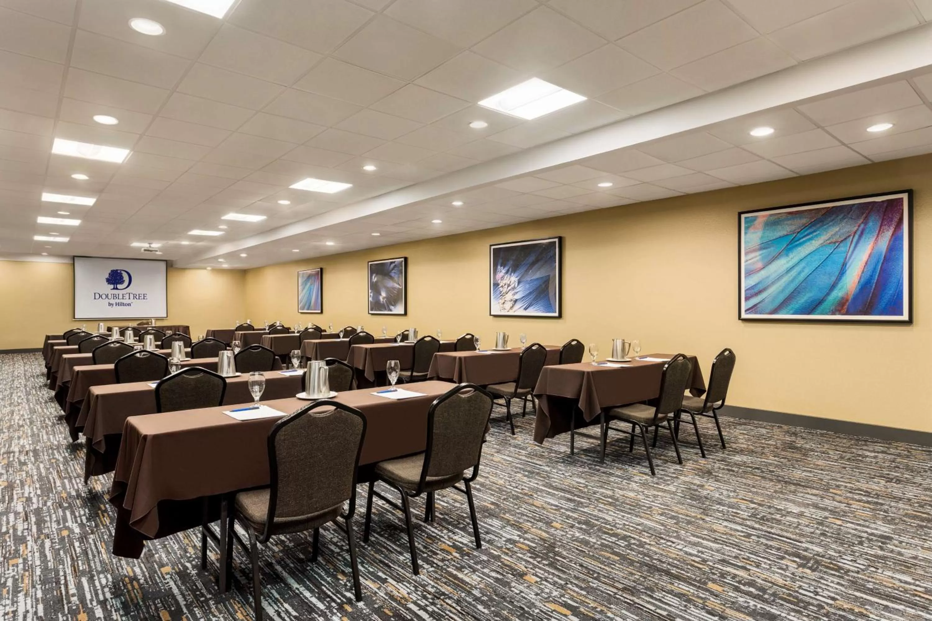 Meeting/conference room in Doubletree By Hilton Pointe Claire Montreal Airport West