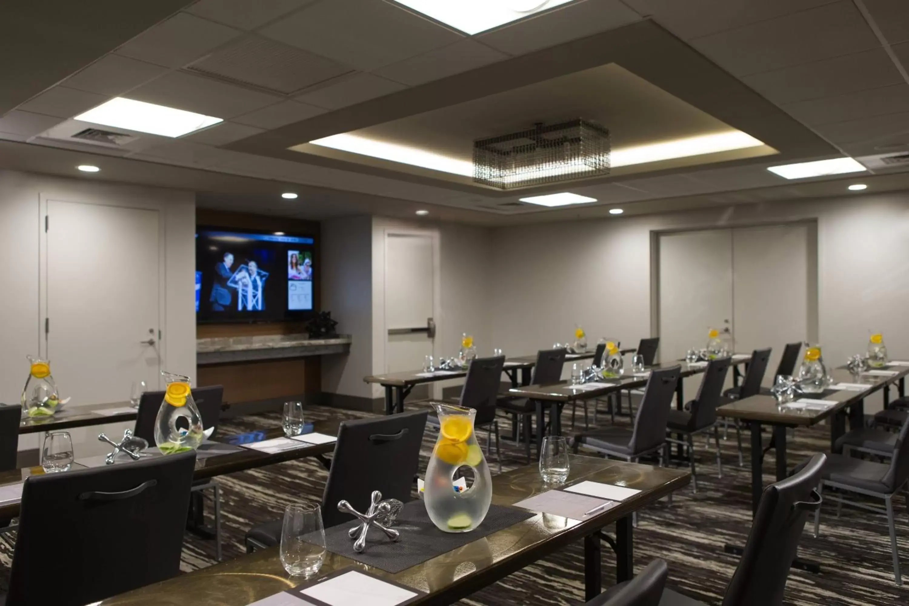 Meeting/conference room, Restaurant/Places to Eat in Renaissance Allentown Hotel