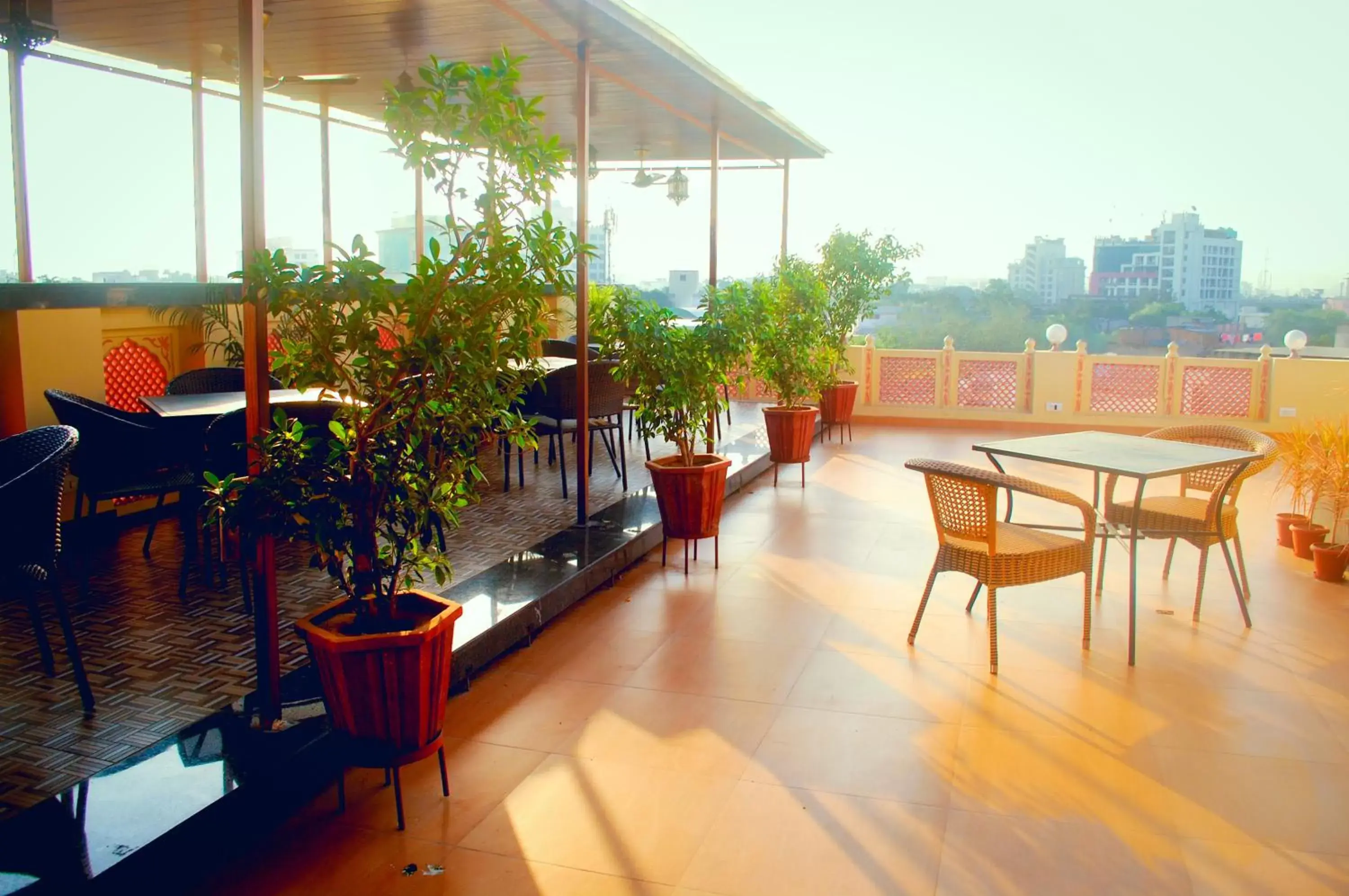 Restaurant/places to eat in Hotel H R Palace Restaurant/places to eat in Hotel H R Palace