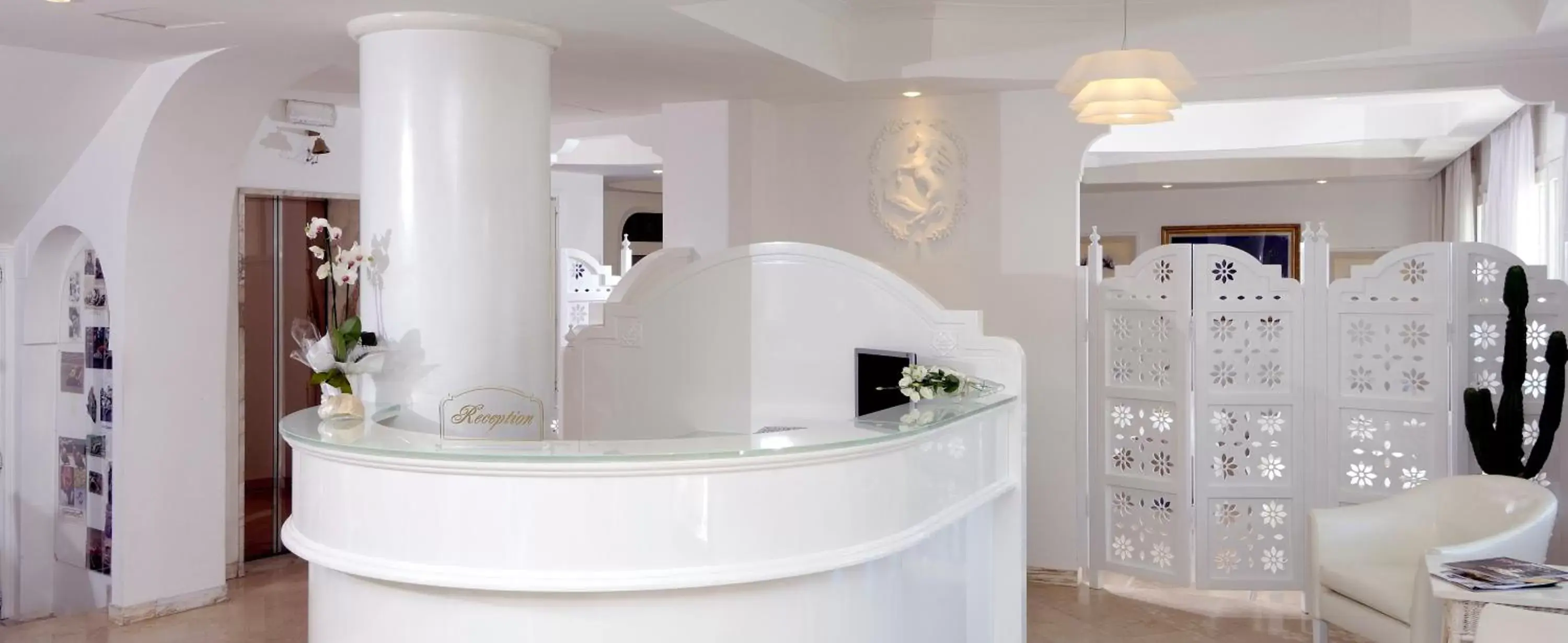 Lobby or reception, Bathroom in Hotel Al Cavallino Bianco