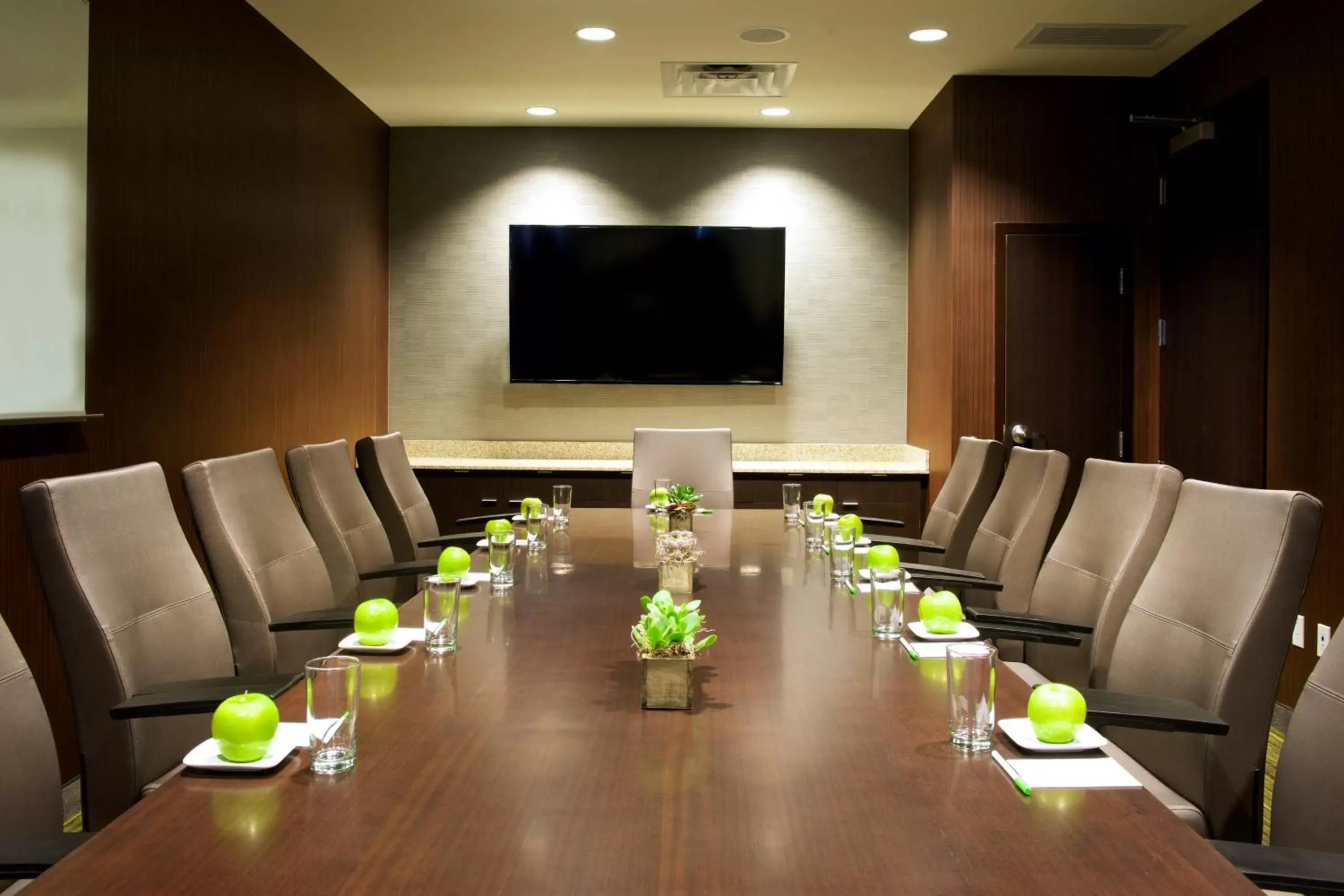 Meeting/conference room in Courtyard by Marriott Seattle Everett Downtown