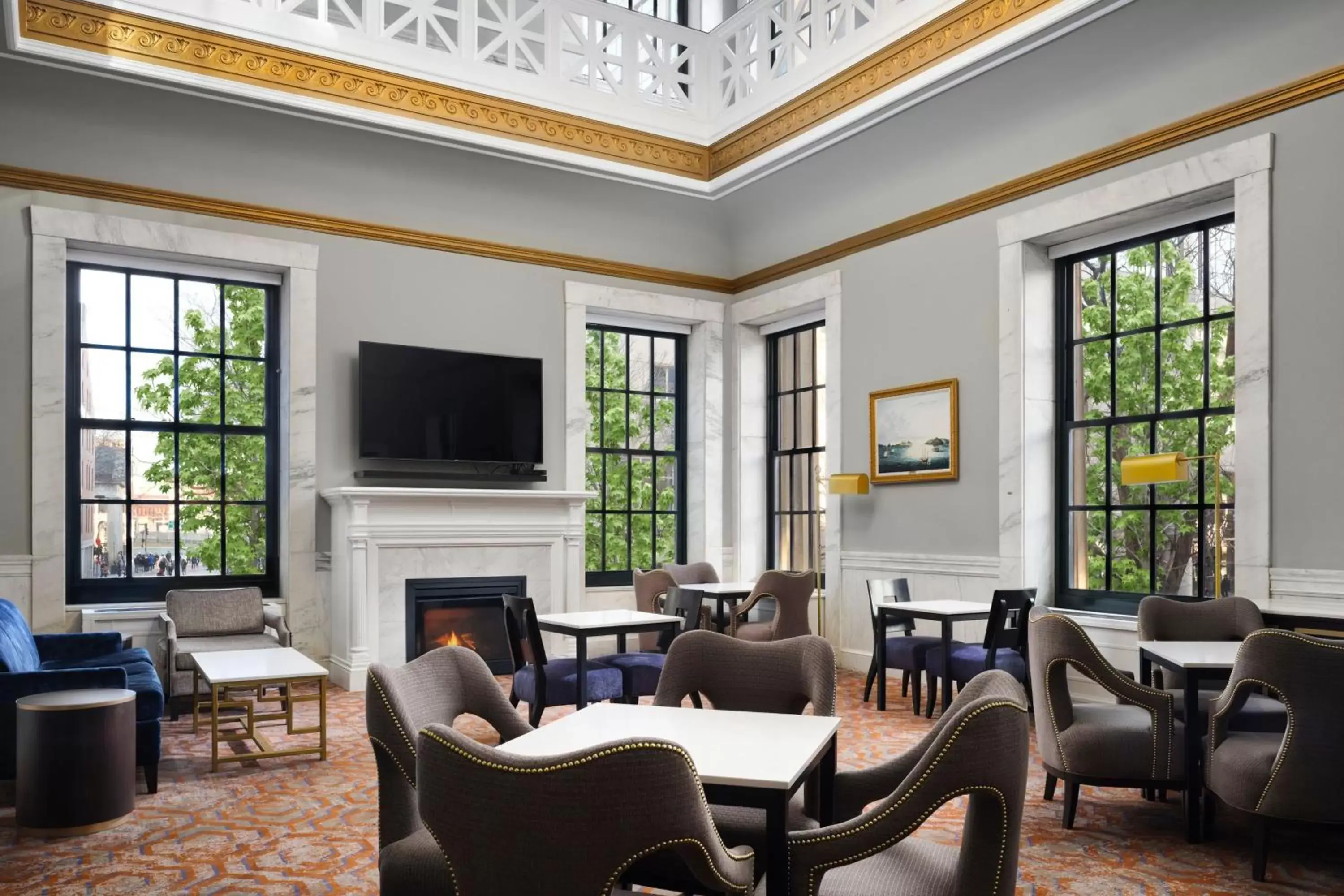 Photo of the whole room, Seating Area in Marriott Vacation Club Pulse at Custom House, Boston