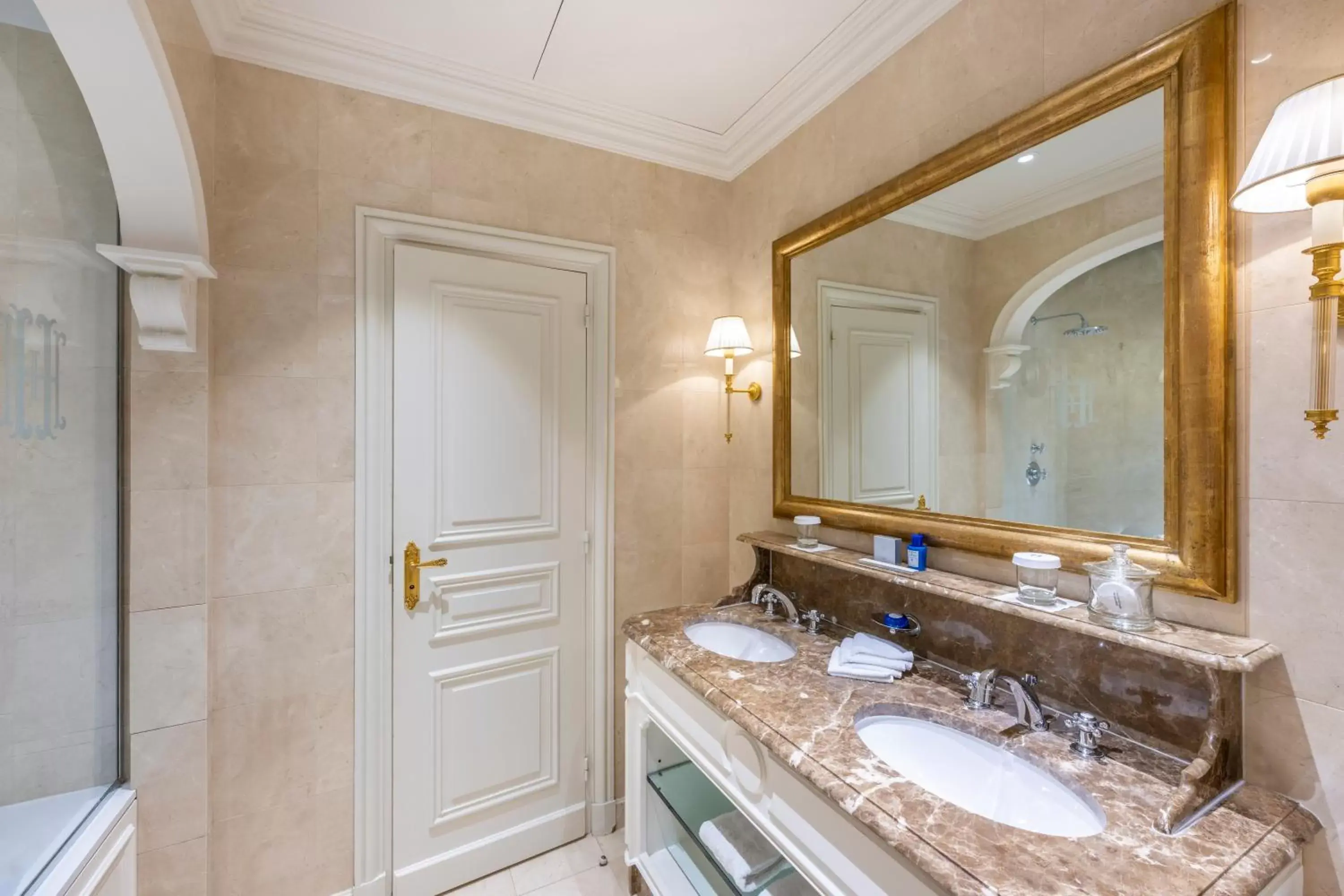 Bathroom in Hôtel Hermitage Monte-Carlo