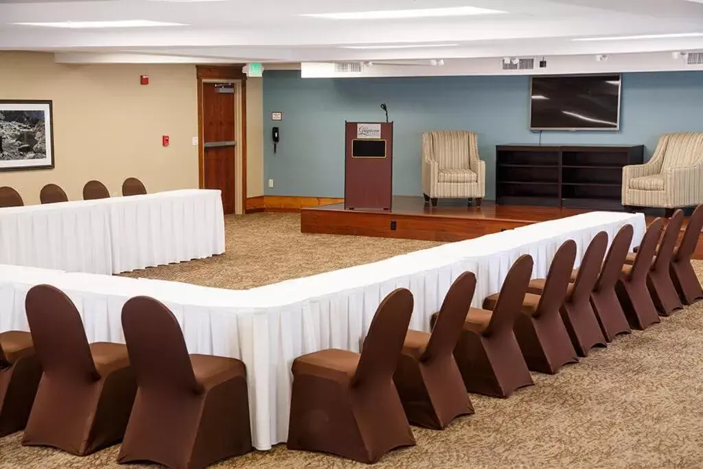 Meeting/conference room in Greystone Lodge on the River