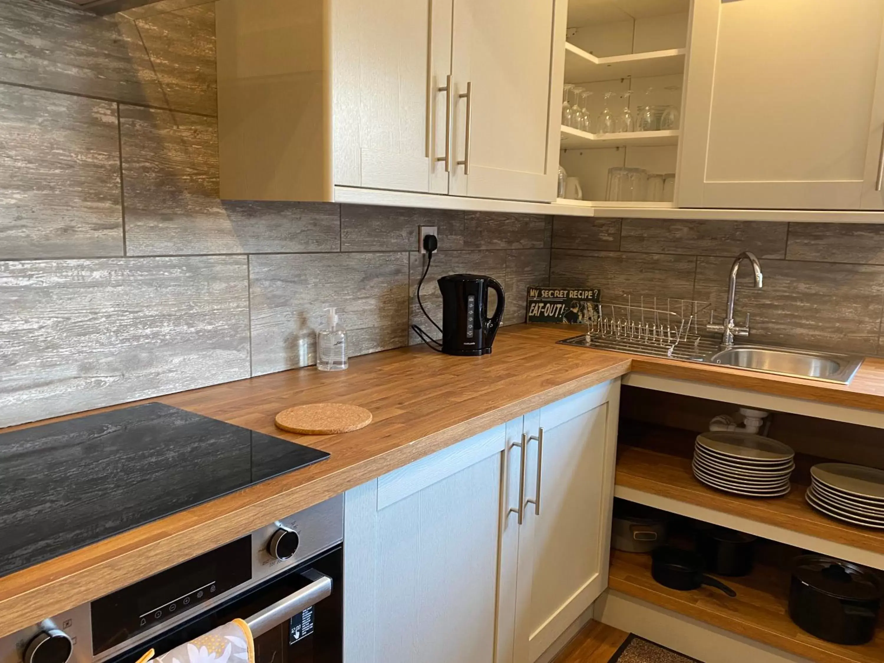 Kitchen/Kitchenette in The New Talbot Hotel