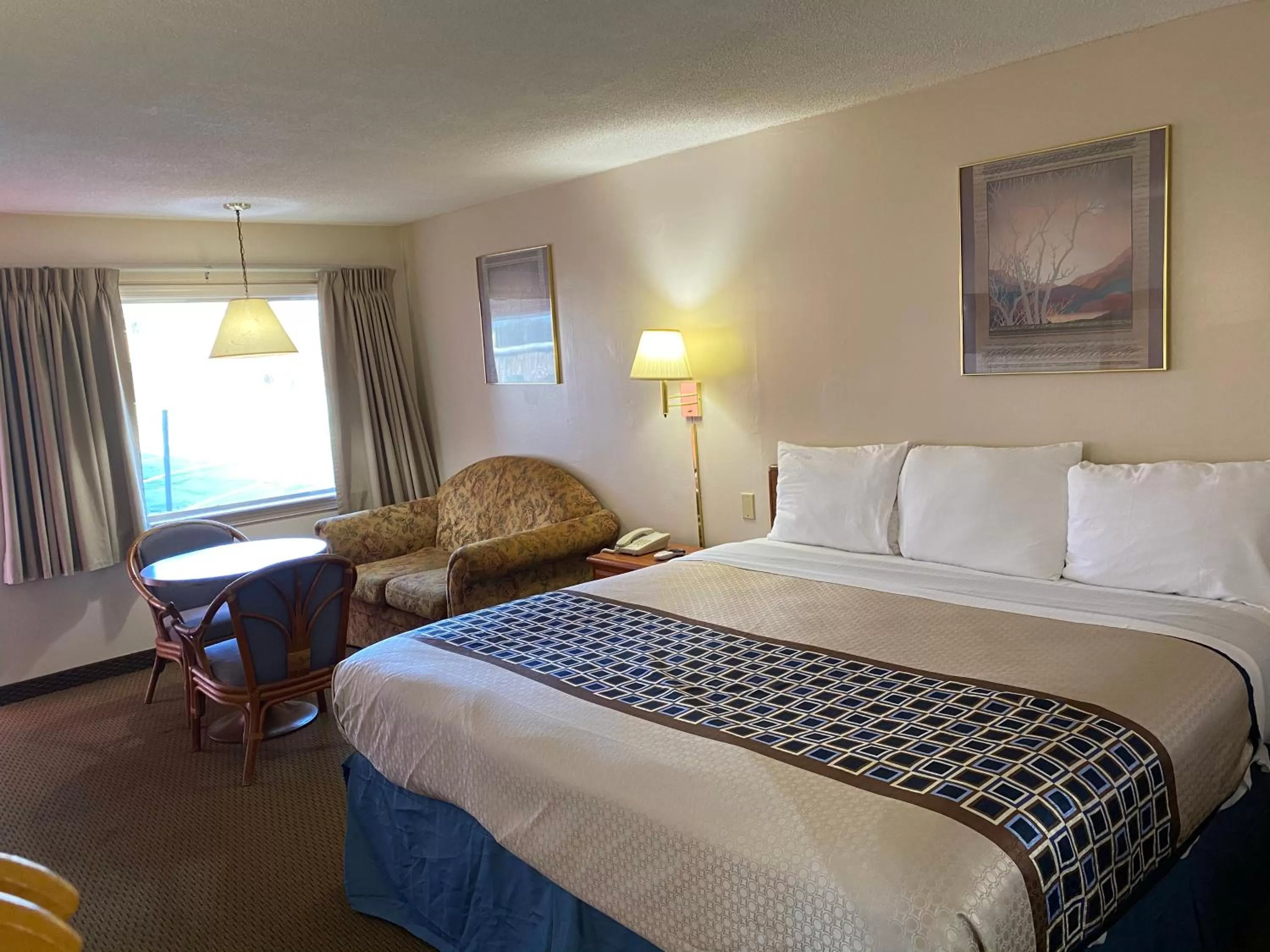 Bed in Parkview Motel