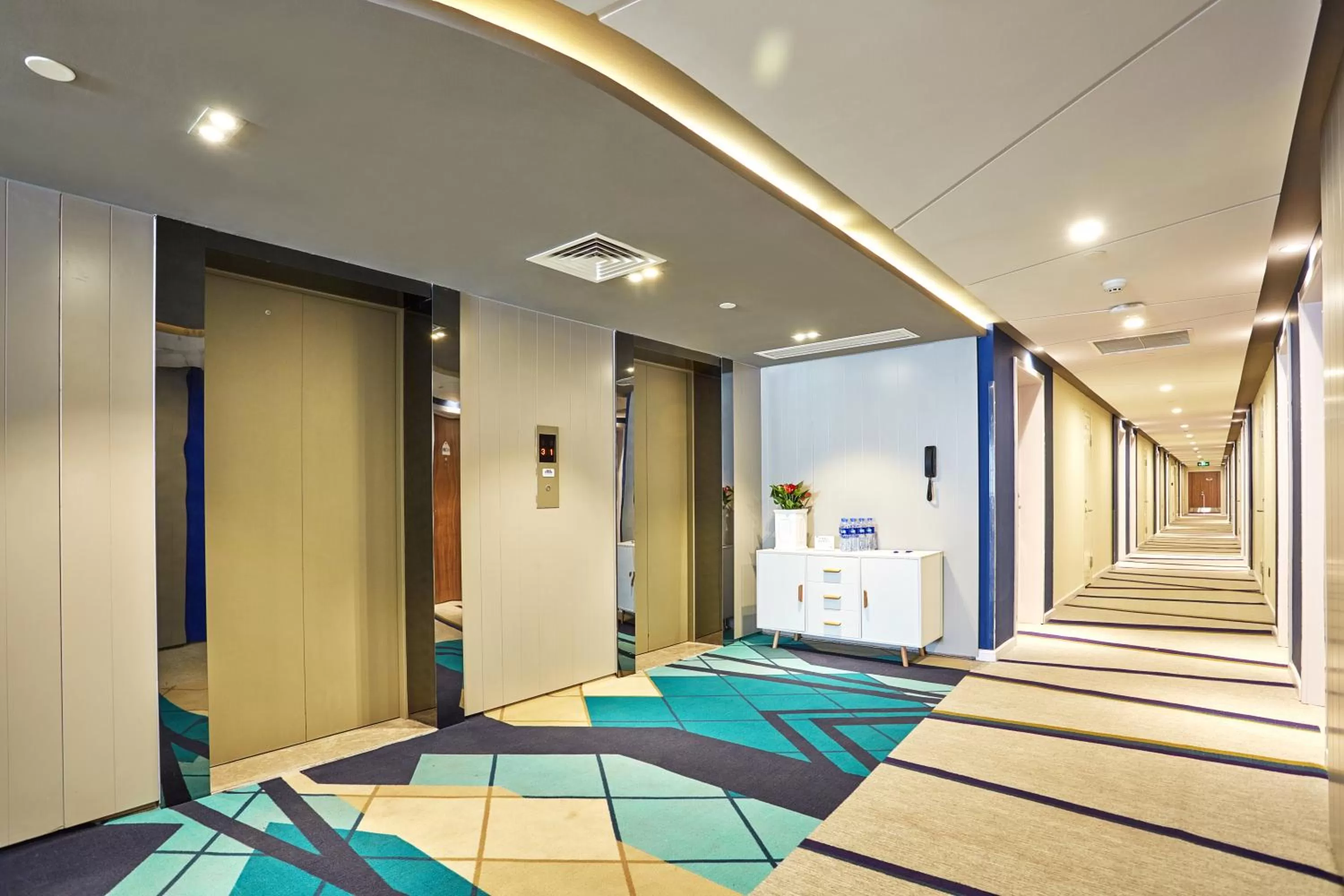 Lobby or reception in Holiday Inn Express Nanjing Xuanwu Lake by IHG