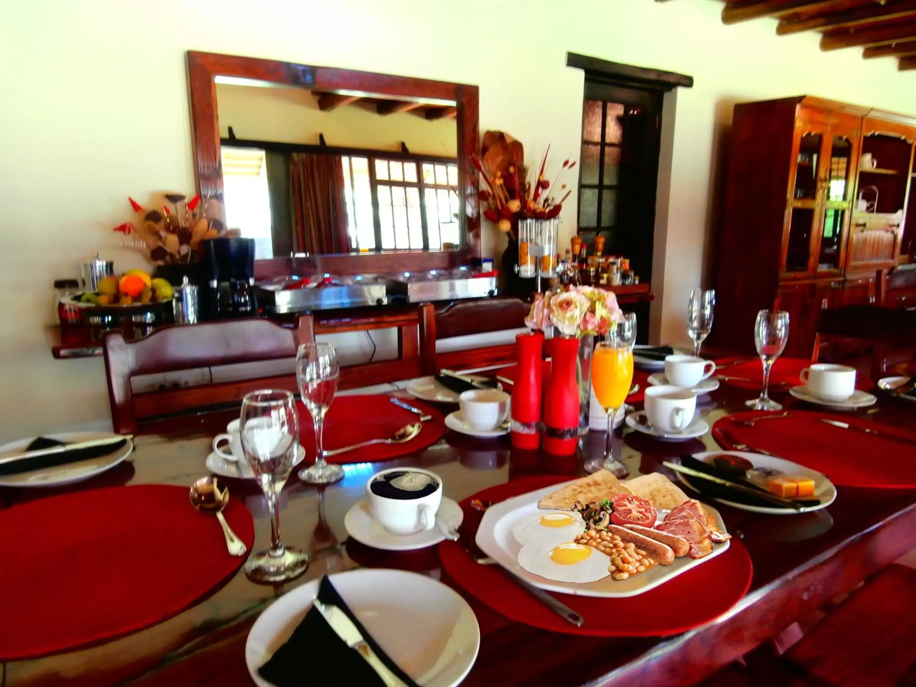 English/Irish breakfast in African Footprints Lodge