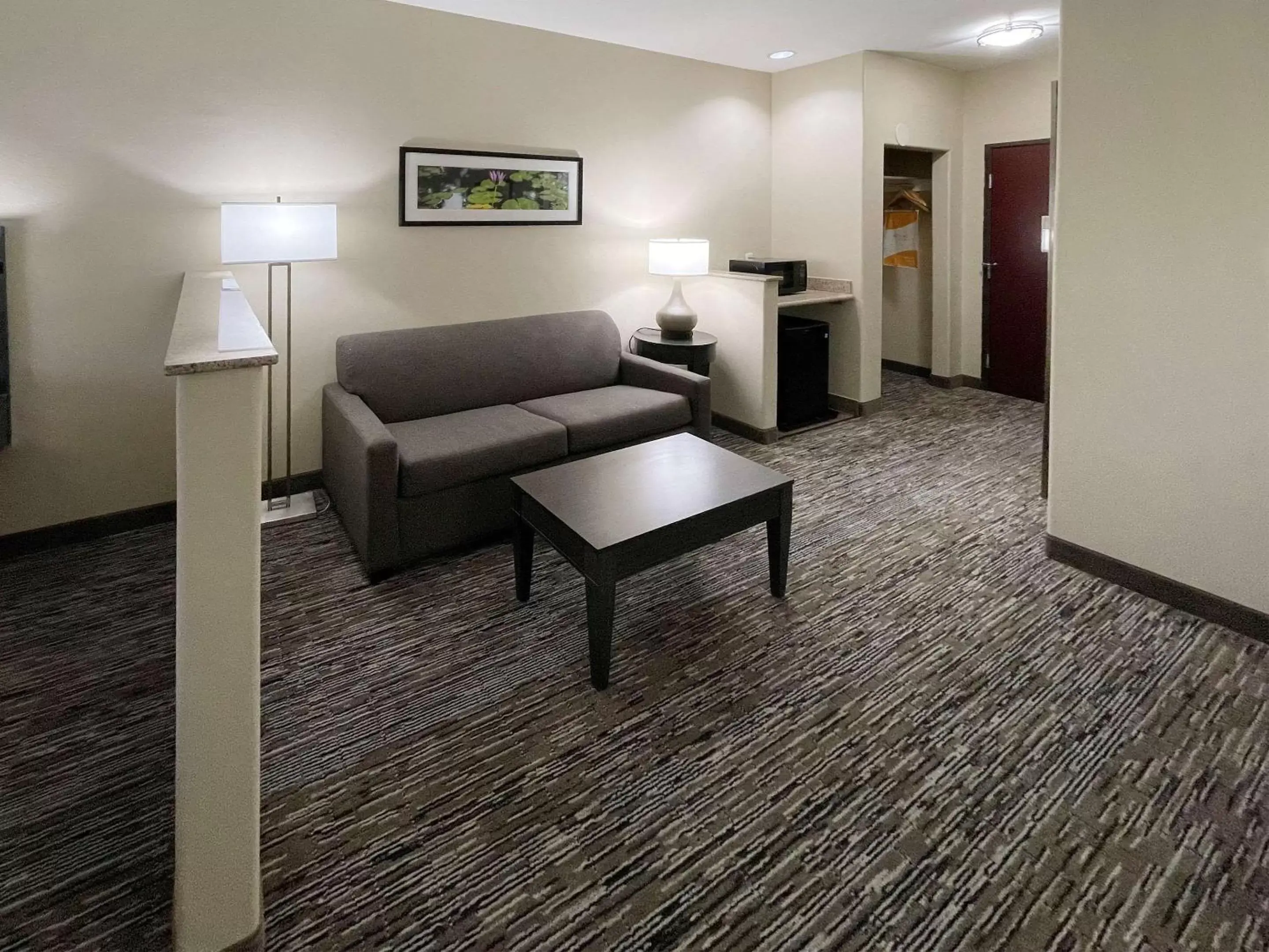 Photo of the whole room, Seating Area in Comfort Inn Orange