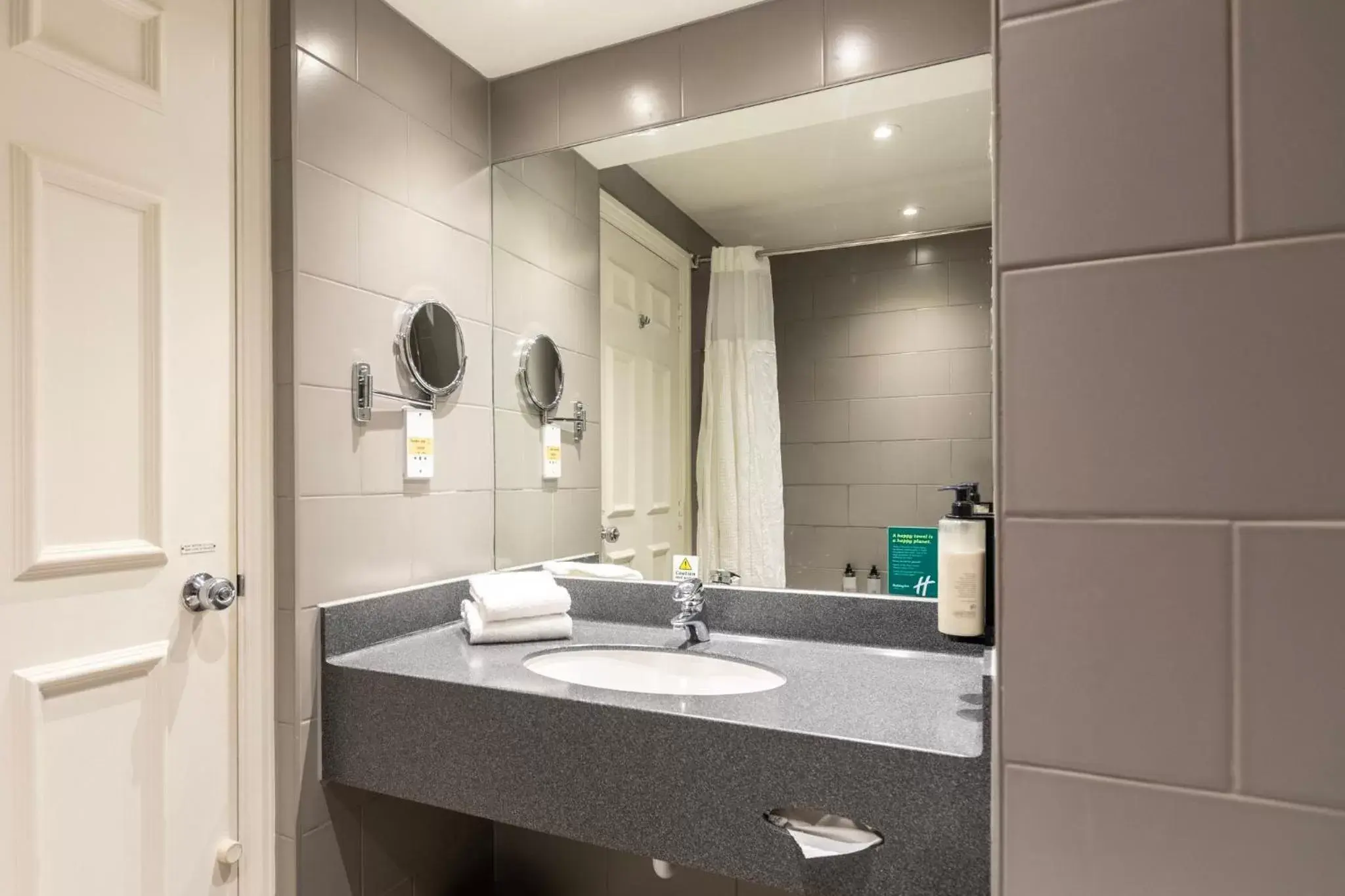 Bathroom in Holiday Inn London Sutton, an IHG Hotel