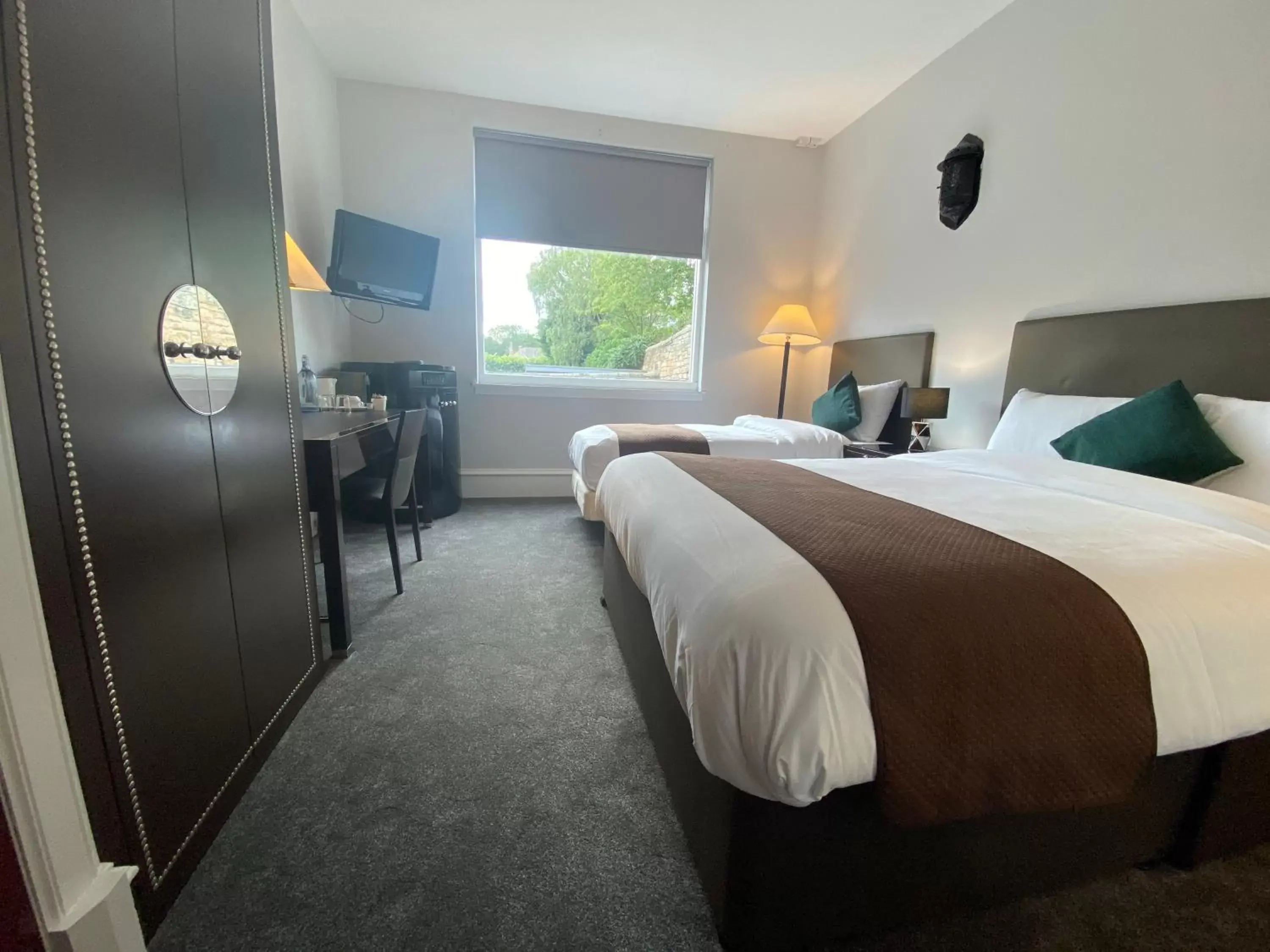 Standard Twin Room in No6 West Coates Standard Twin Room in No6 West Coates