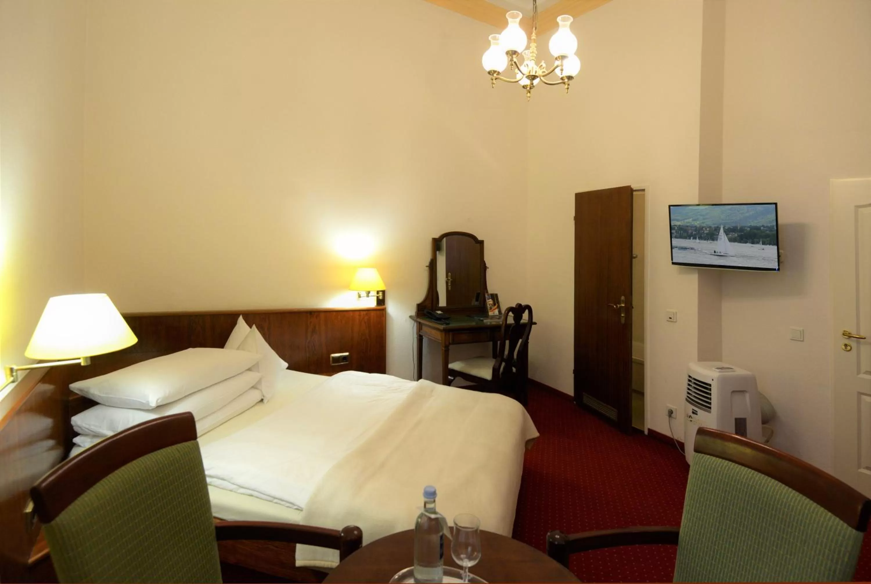 Bed in Hotel am Kochbrunnen