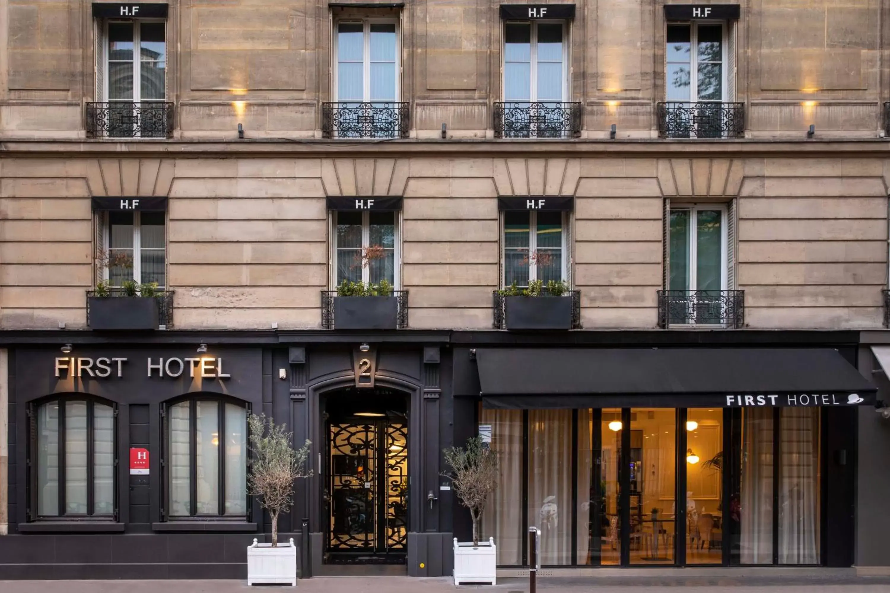 Facade/entrance in First Hotel Paris Tour Eiffel