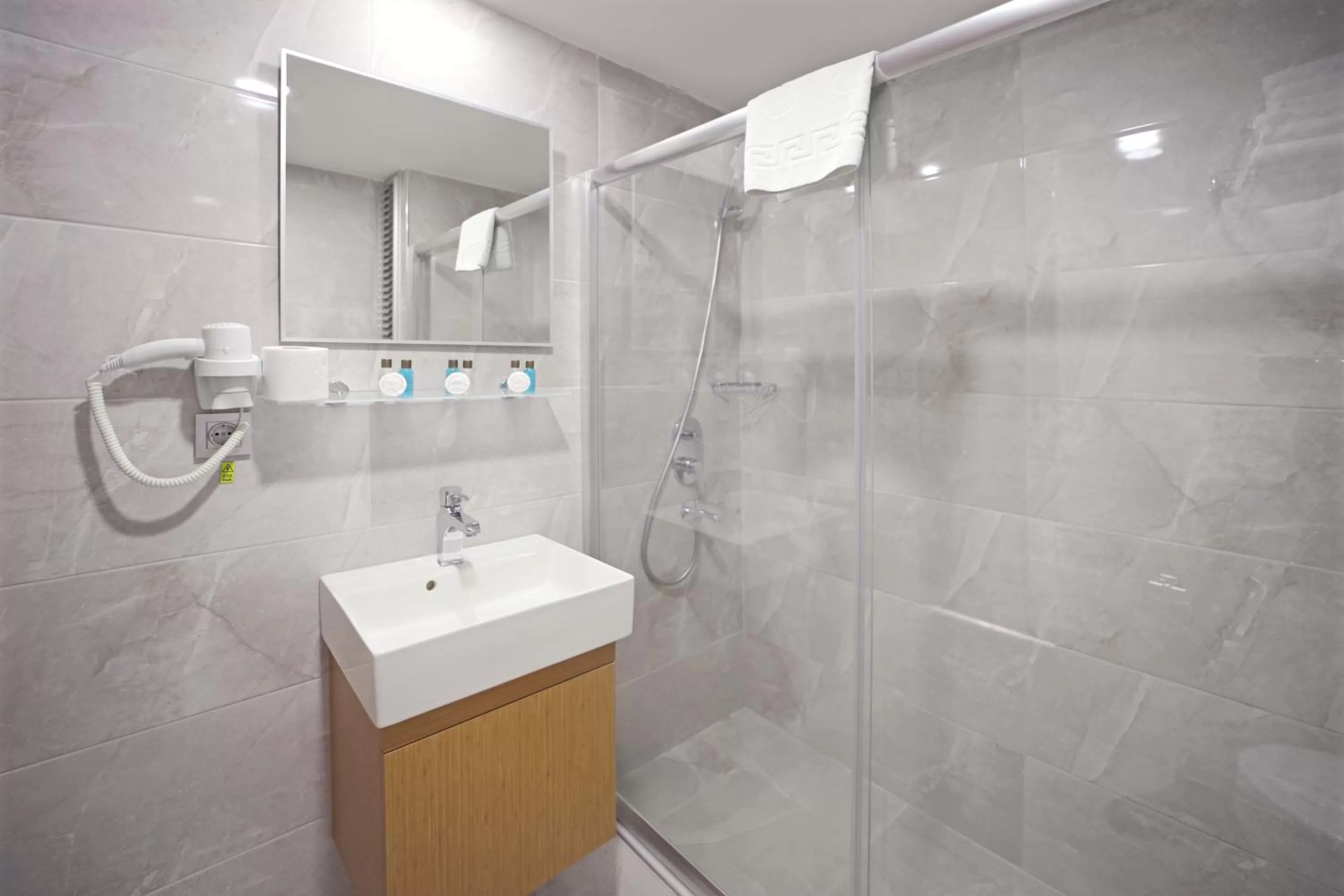Shower in Istanbul Panorama Hotel