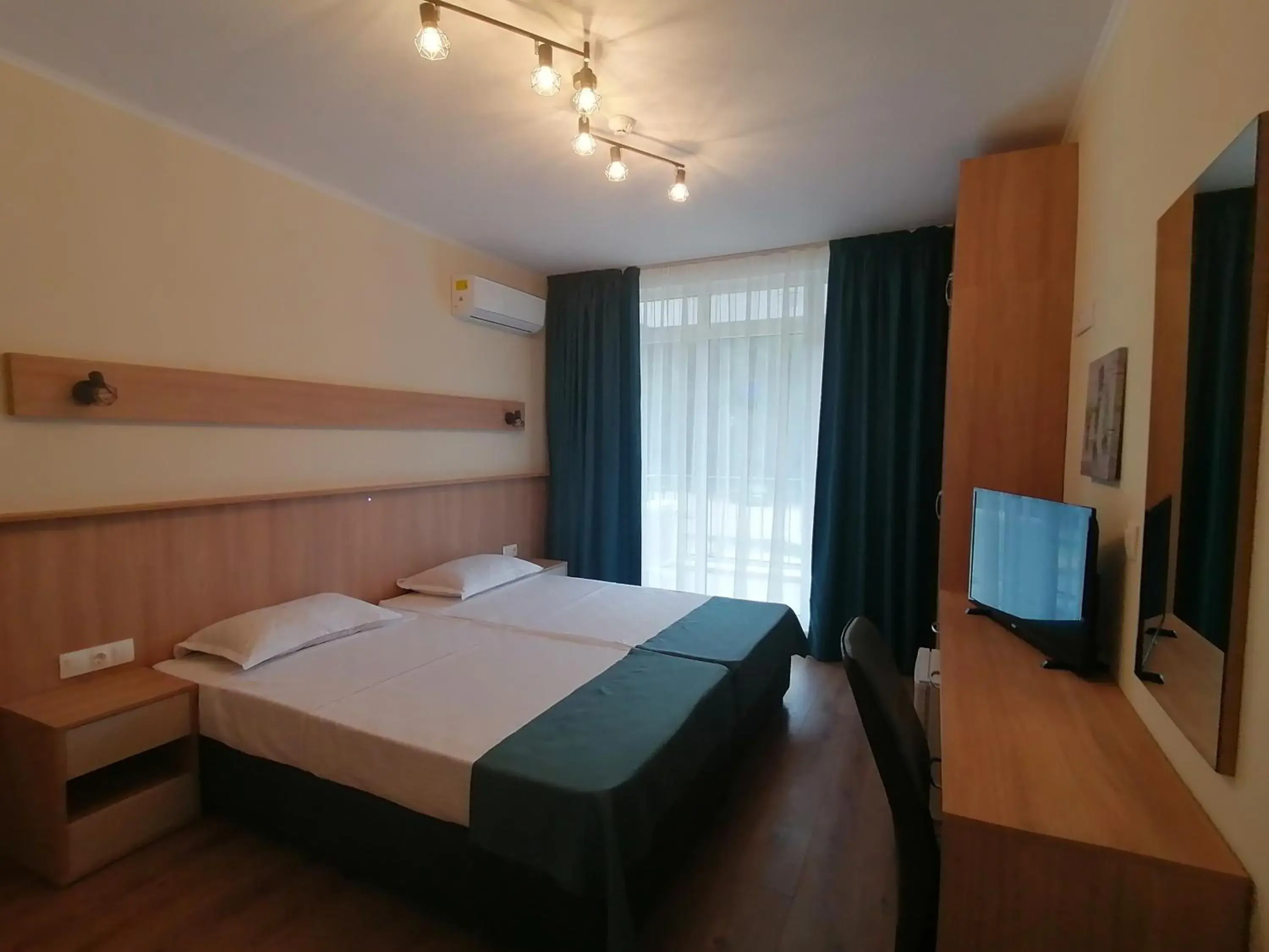 Bed in Hotel Samara