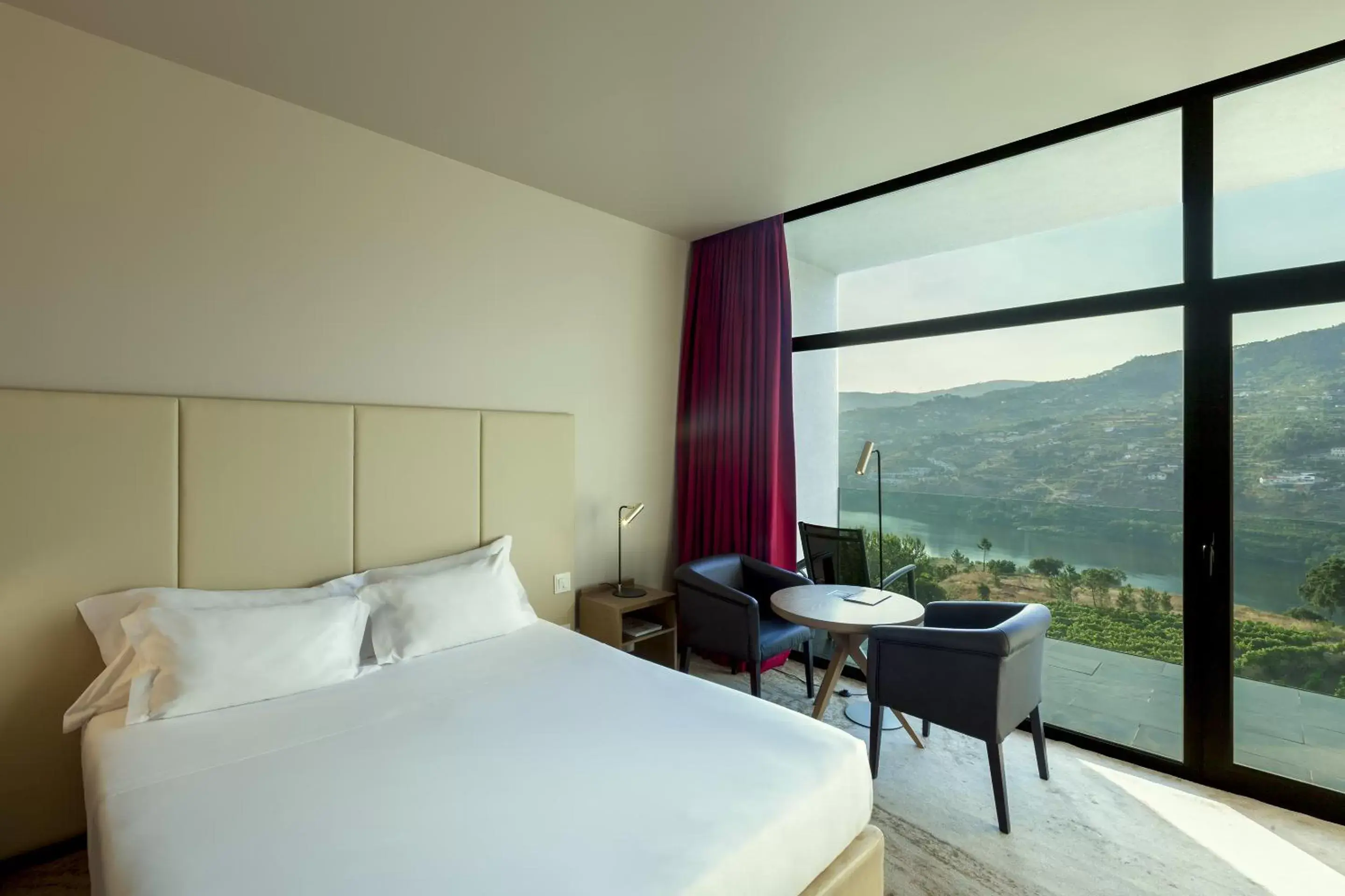 Bedroom, Mountain View in Douro Palace Hotel Resort & SPA