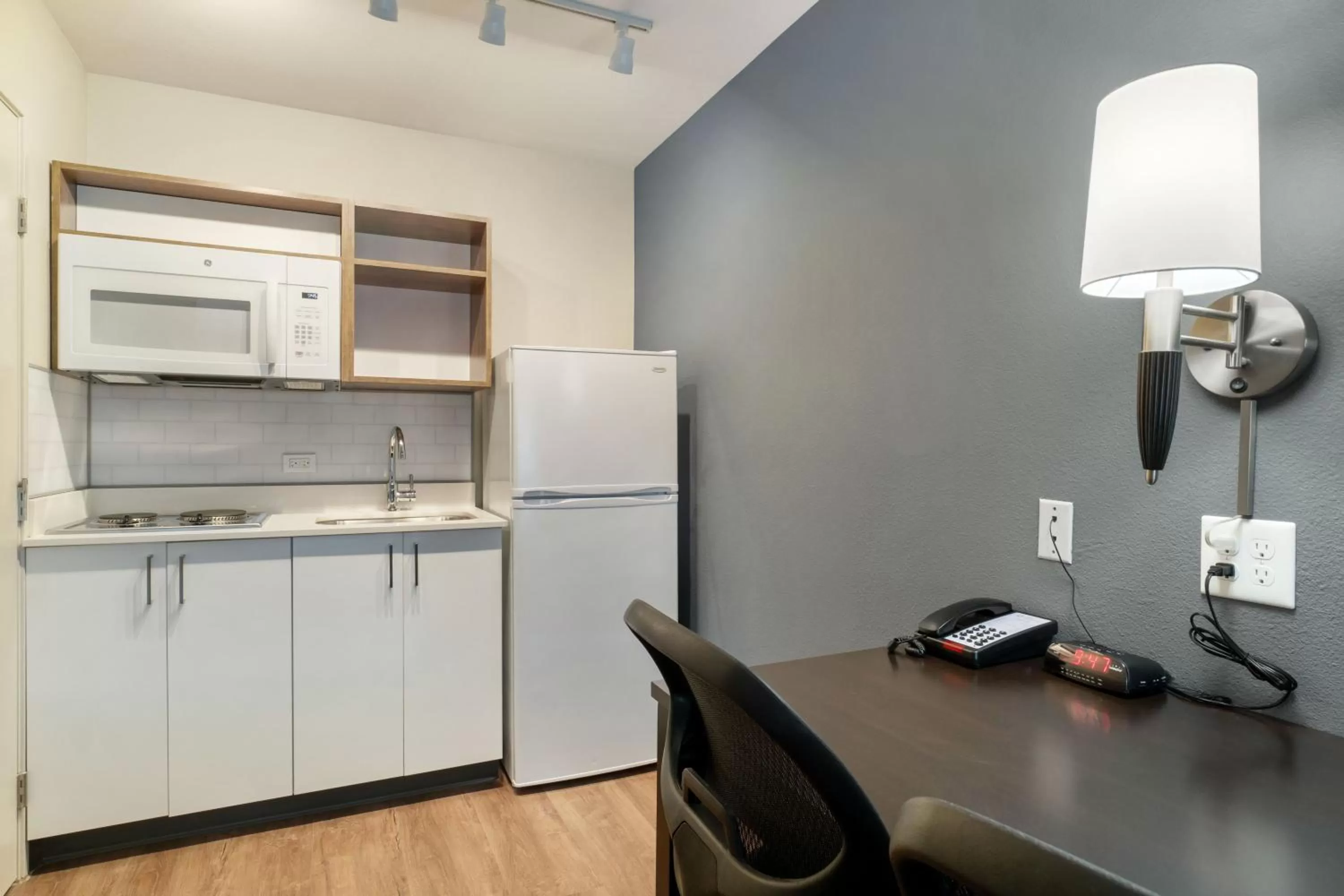 Kitchen or kitchenette in Extended Stay America Suites - San Francisco - San Mateo - SFO